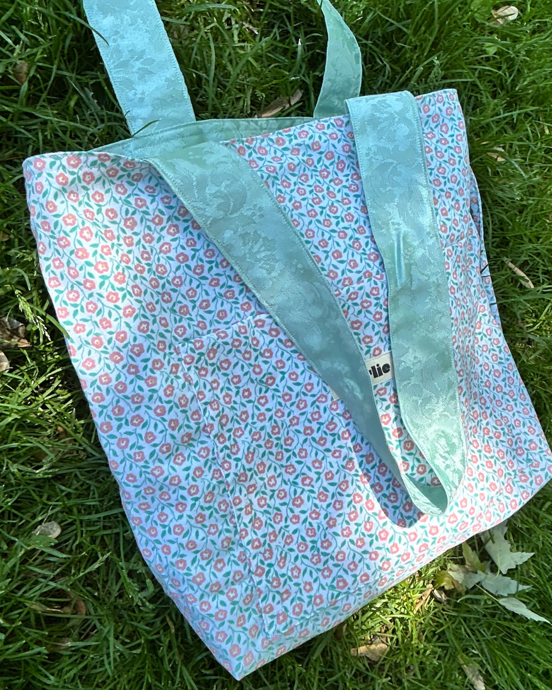 Le Tote-sac-réversible-turquoise-4.png