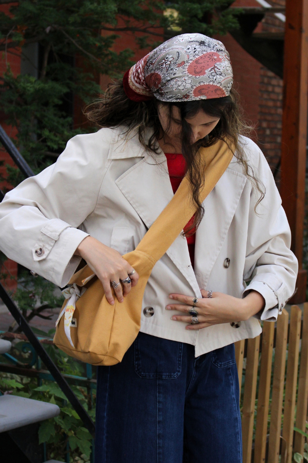 olivia-bandouliere-tissu-jaune-moutarde-3.png