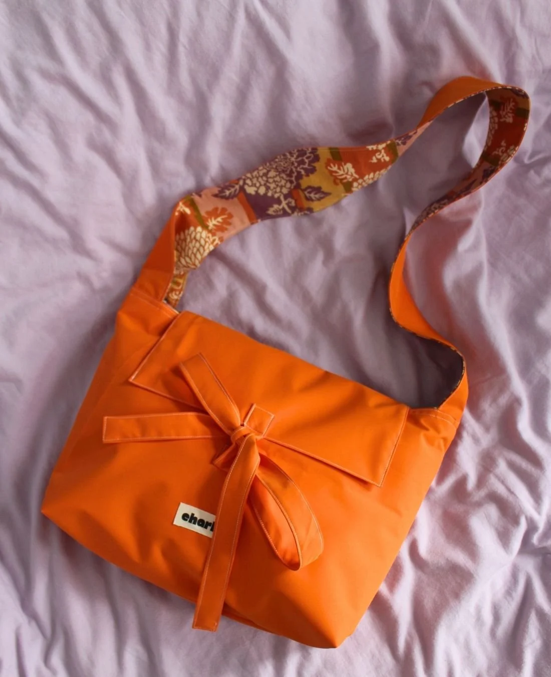 Charlie Hulin-Olivia-sac-bandouliere-imperméable-orange-7.jpg