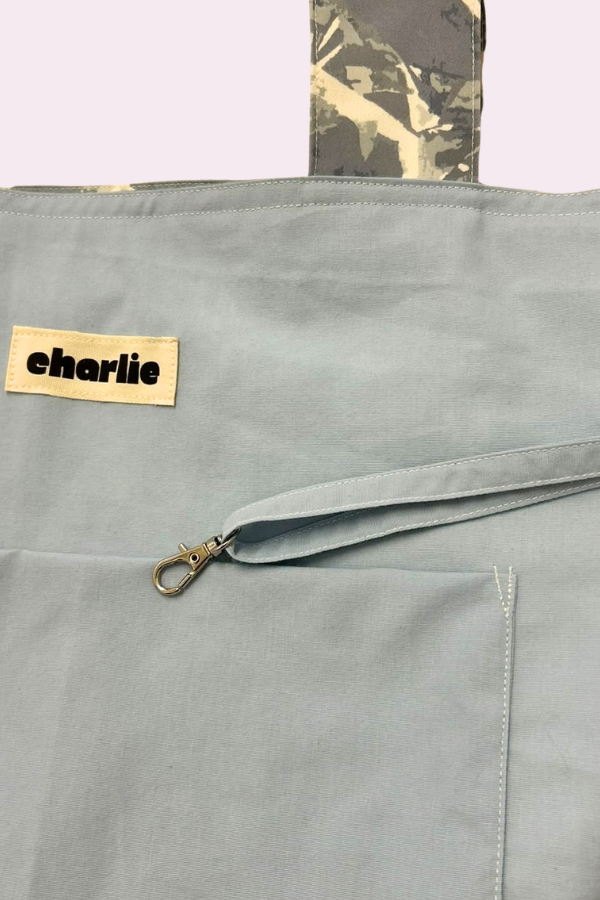 tote-imperméable-réversible-marbre-bleu-ciel-3.png
