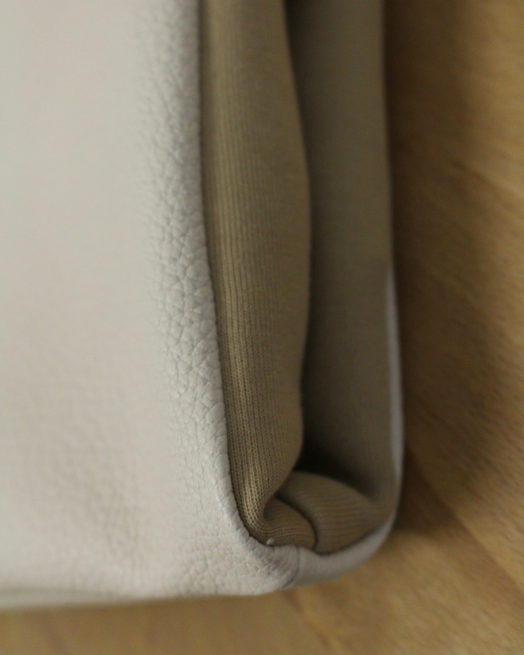 pochette-livre-grand-format-cuir-crac-creme-3.png
