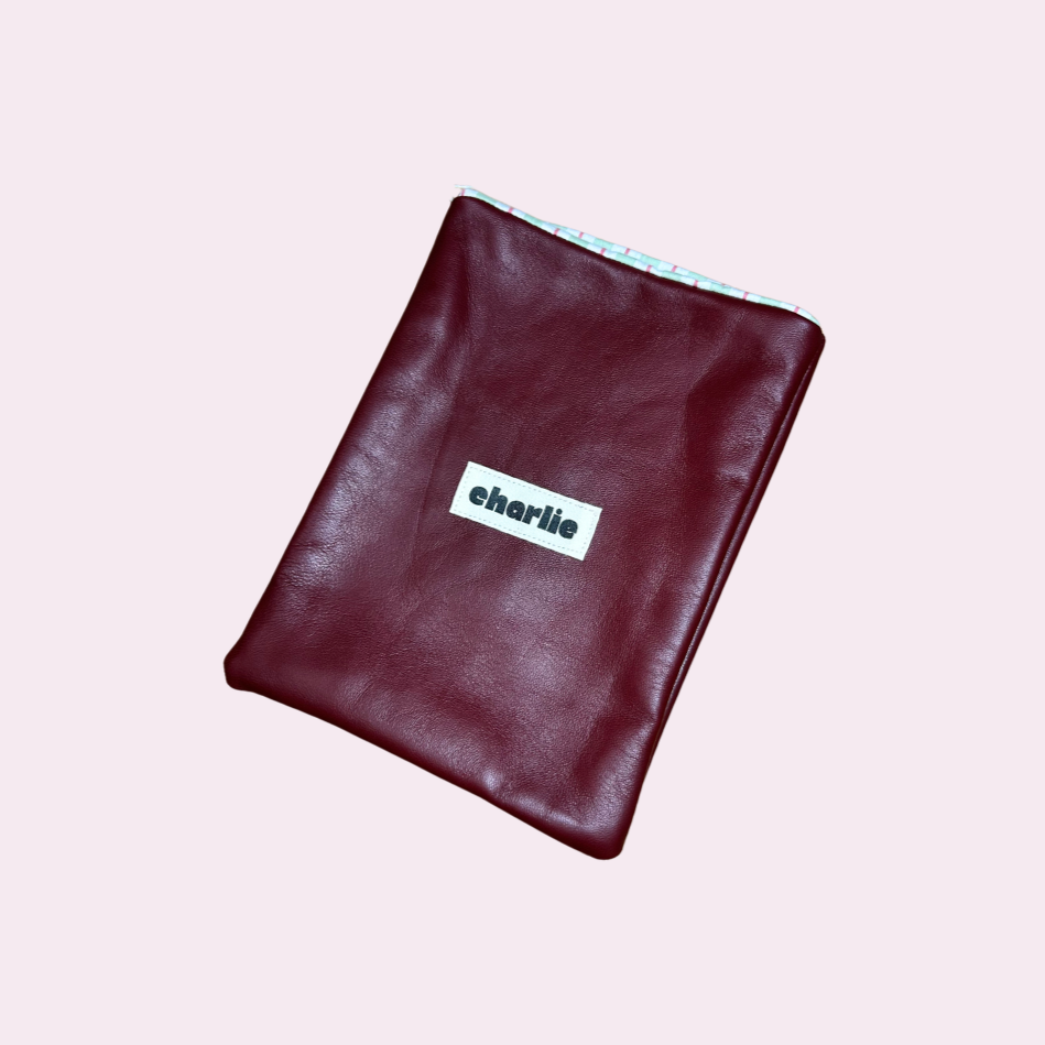 pochette-kindle-petit-livre-cuir-vin-2.png