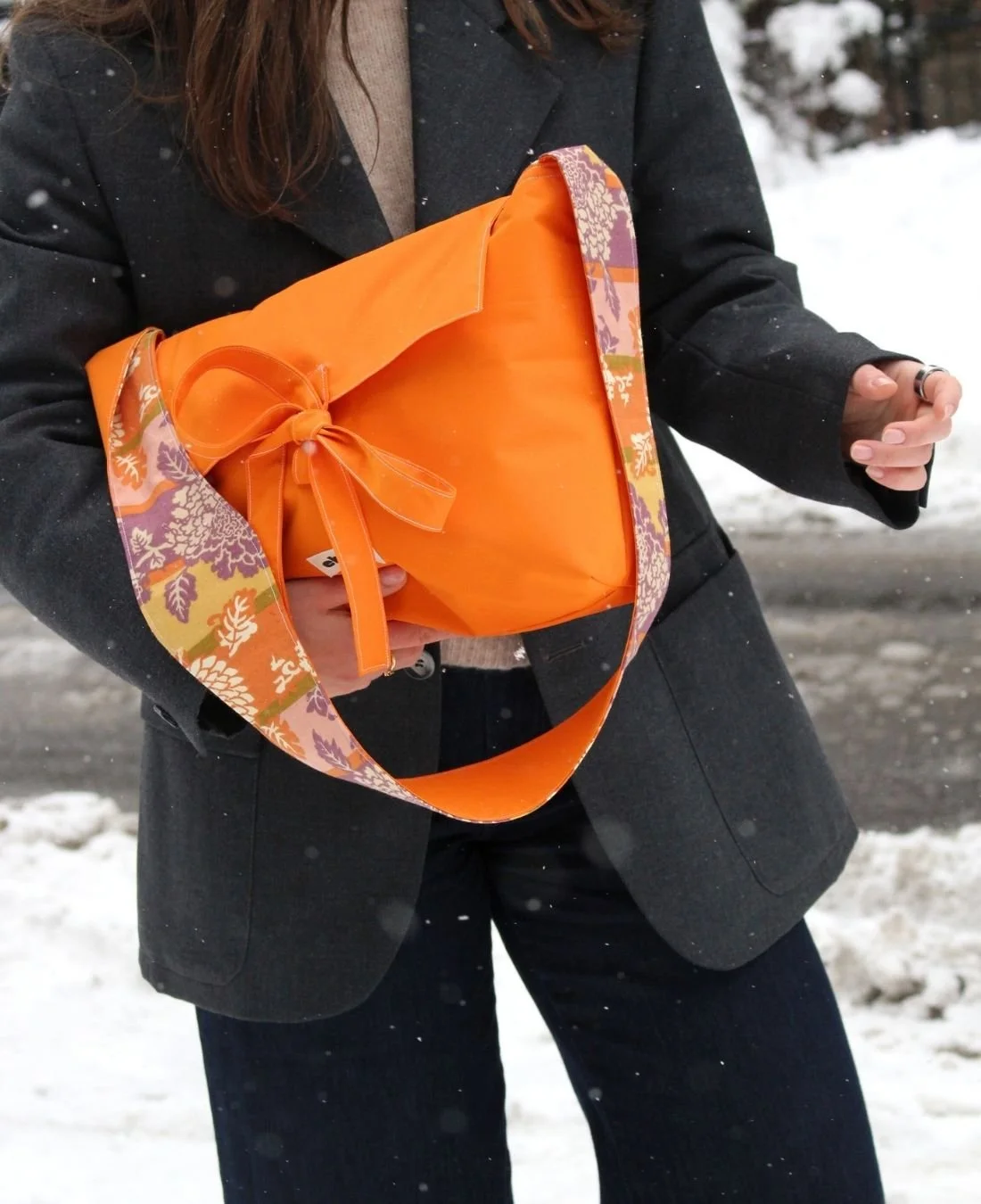 Charlie Hulin-Olivia-sac-bandouliere-imperméable-orange-6.jpg