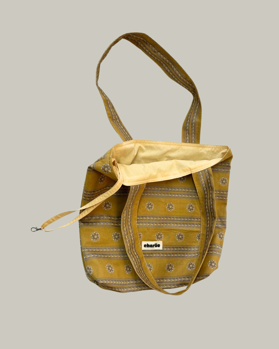 Le Tote-sac-réversible-doré-3.png