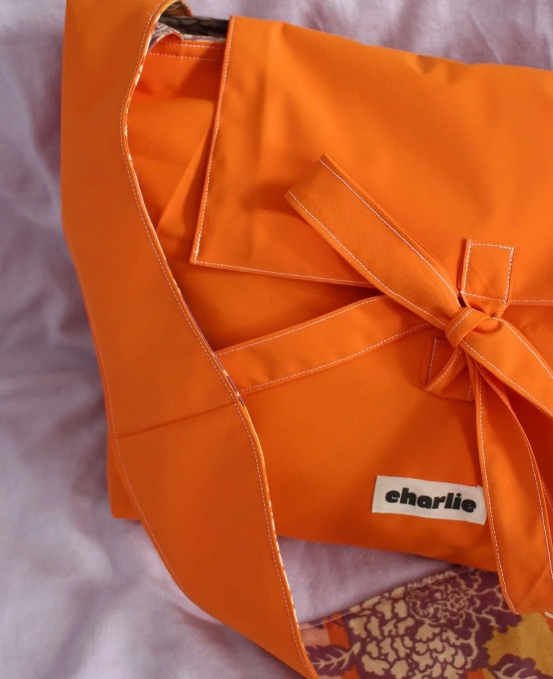 Charlie Hulin-Olivia-sac-bandouliere-imperméable-orange-10.jpg
