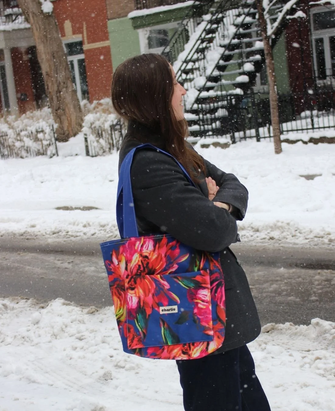 Charlie Hulin-tote-sac cabas-imperméable-bleu-fleurs-4.jpg