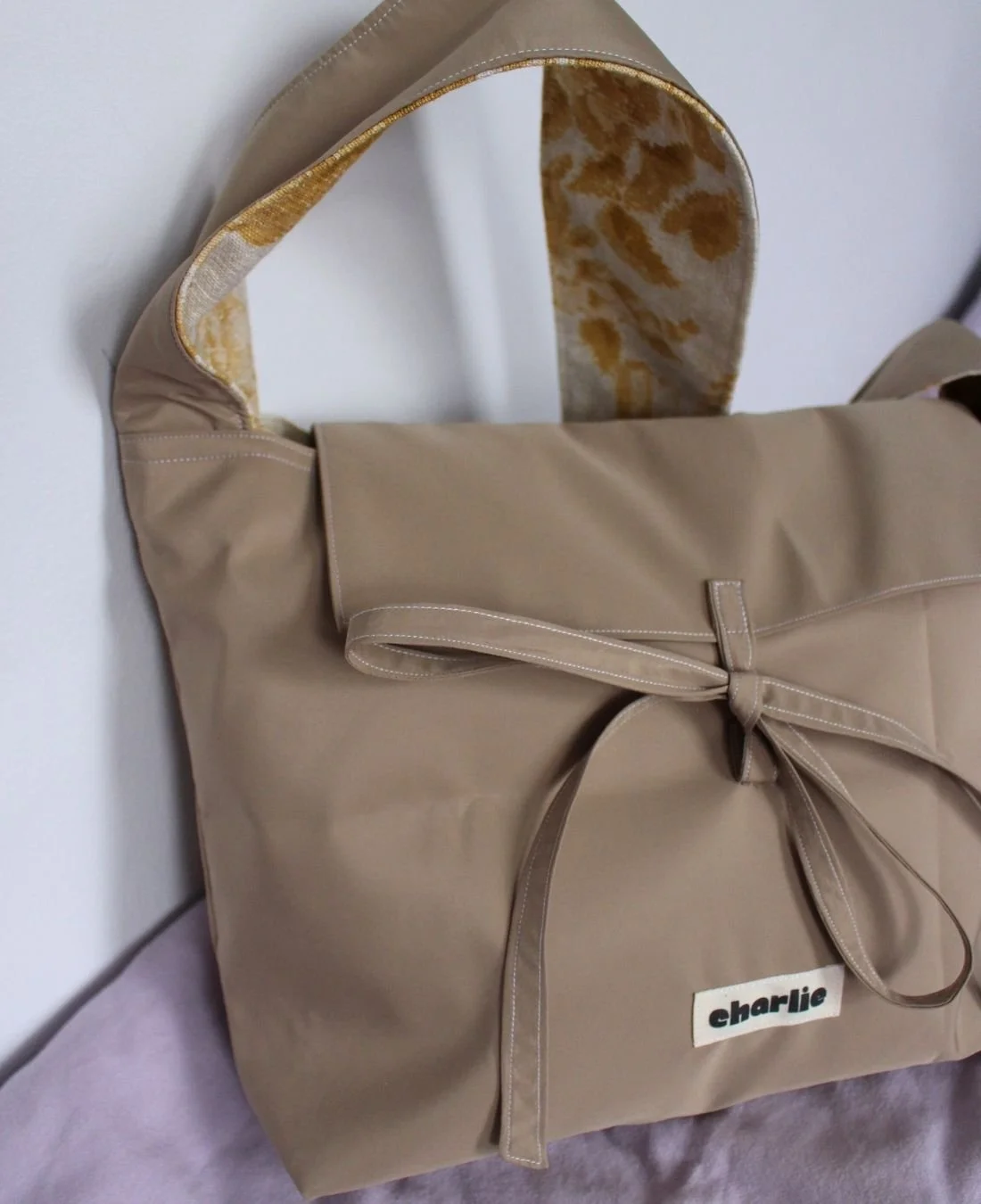 Charlie Hulin-Olivia-sac-bandouliere-imperméable-beige-2.jpg