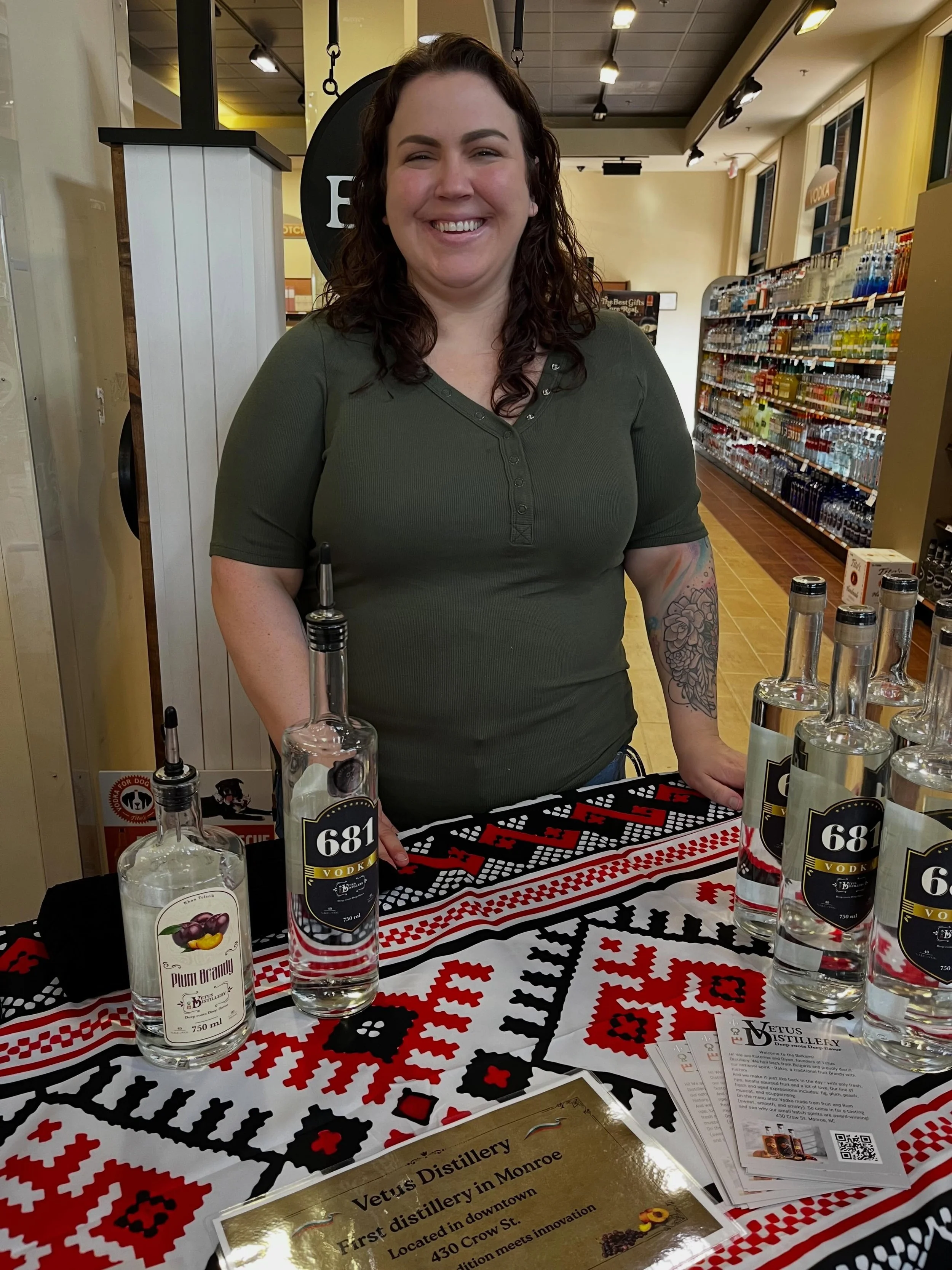 Meet Chalsie, our newest member 🙌 Chalsie is busy all week doing tastings at ABC stores in the Charlotte area.
So if you happen to be near by, stop by to say Hi.

5/28 4-6pm 3124 Weddington Rd. in Matthews 
5/29 4-6pm 6318 Providence Farm Ln. in Cha