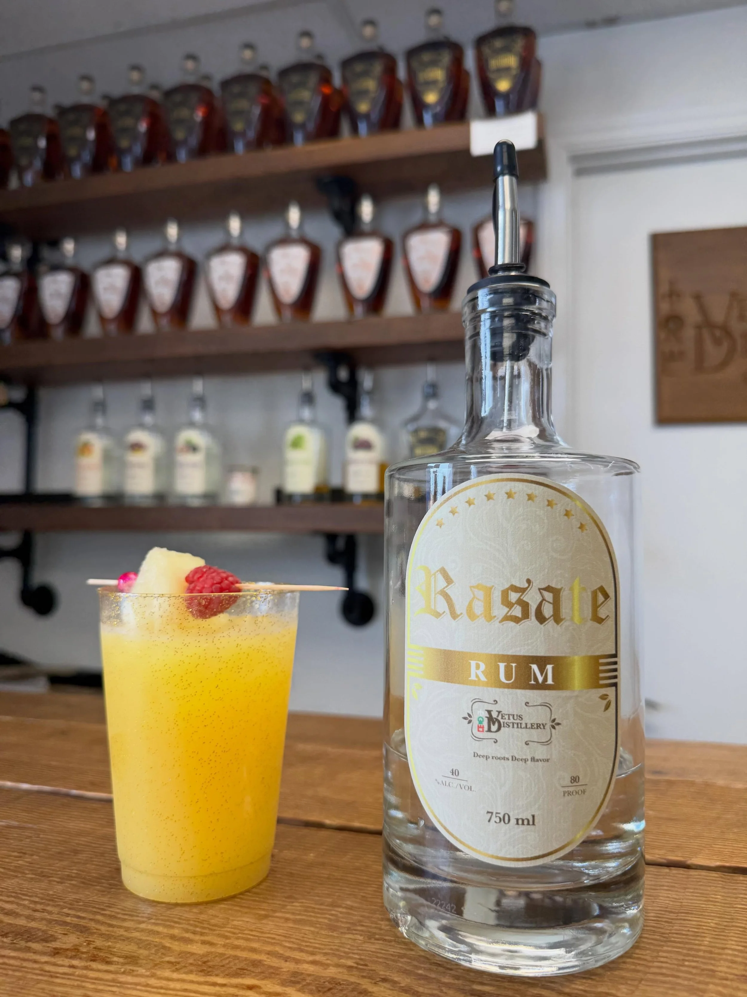 🎶 Spending Saturday at @sunnydaymarkets ☀️

If you&rsquo;re coming out for the vendors, live music, and local shopping, make sure to add one more stop to your day!

Vetus Distillery is right next door and our tasting room is open 🥃

Come discover:
