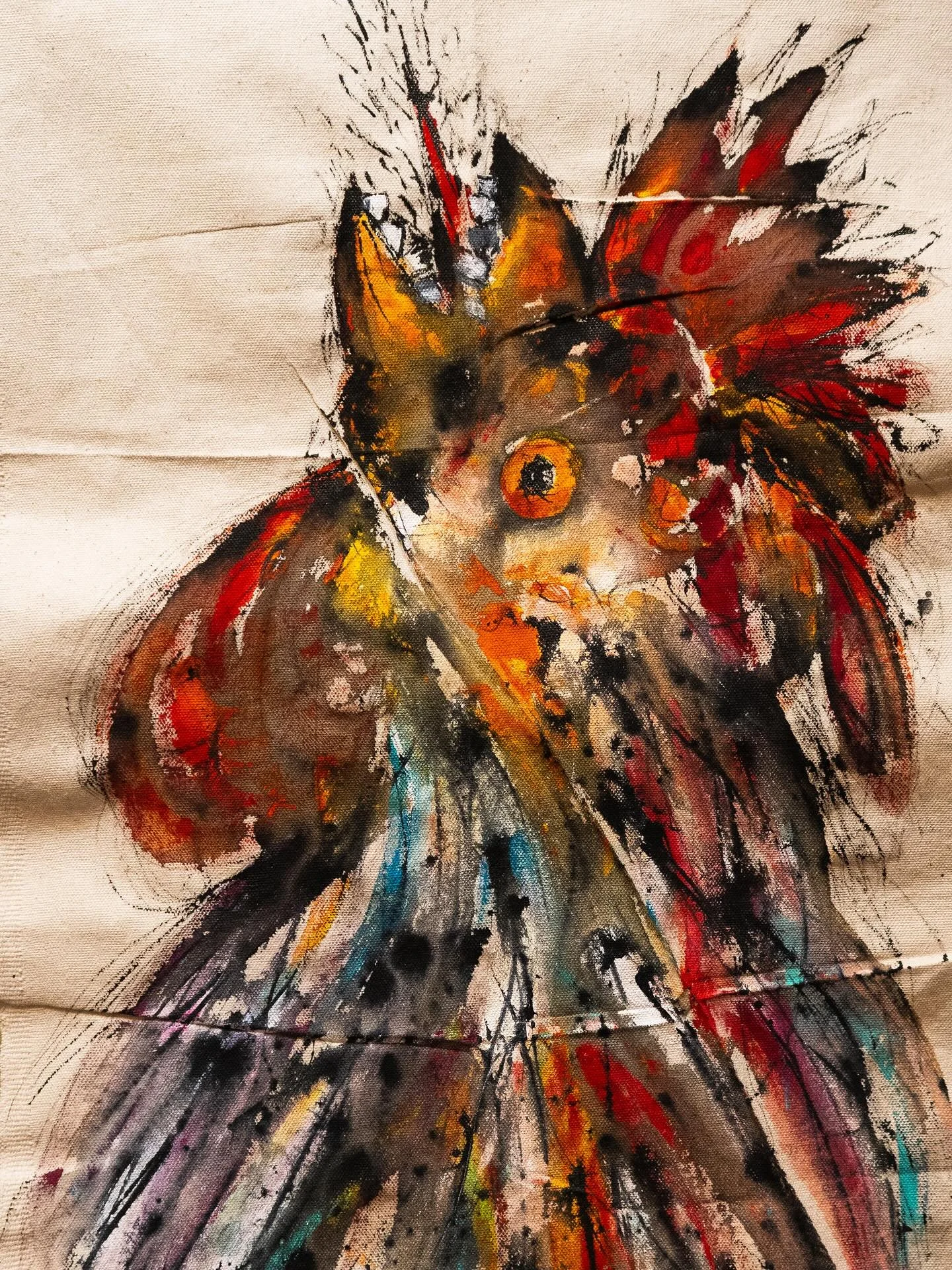 The figure of the rooster appears as an anecdotal ritual, enveloped in a convulsion of colors that heighten both emotion and symbolic charge, set in deliberate contrast with the raw canvas that serves as its ground.

We invite you to explore @moscoso