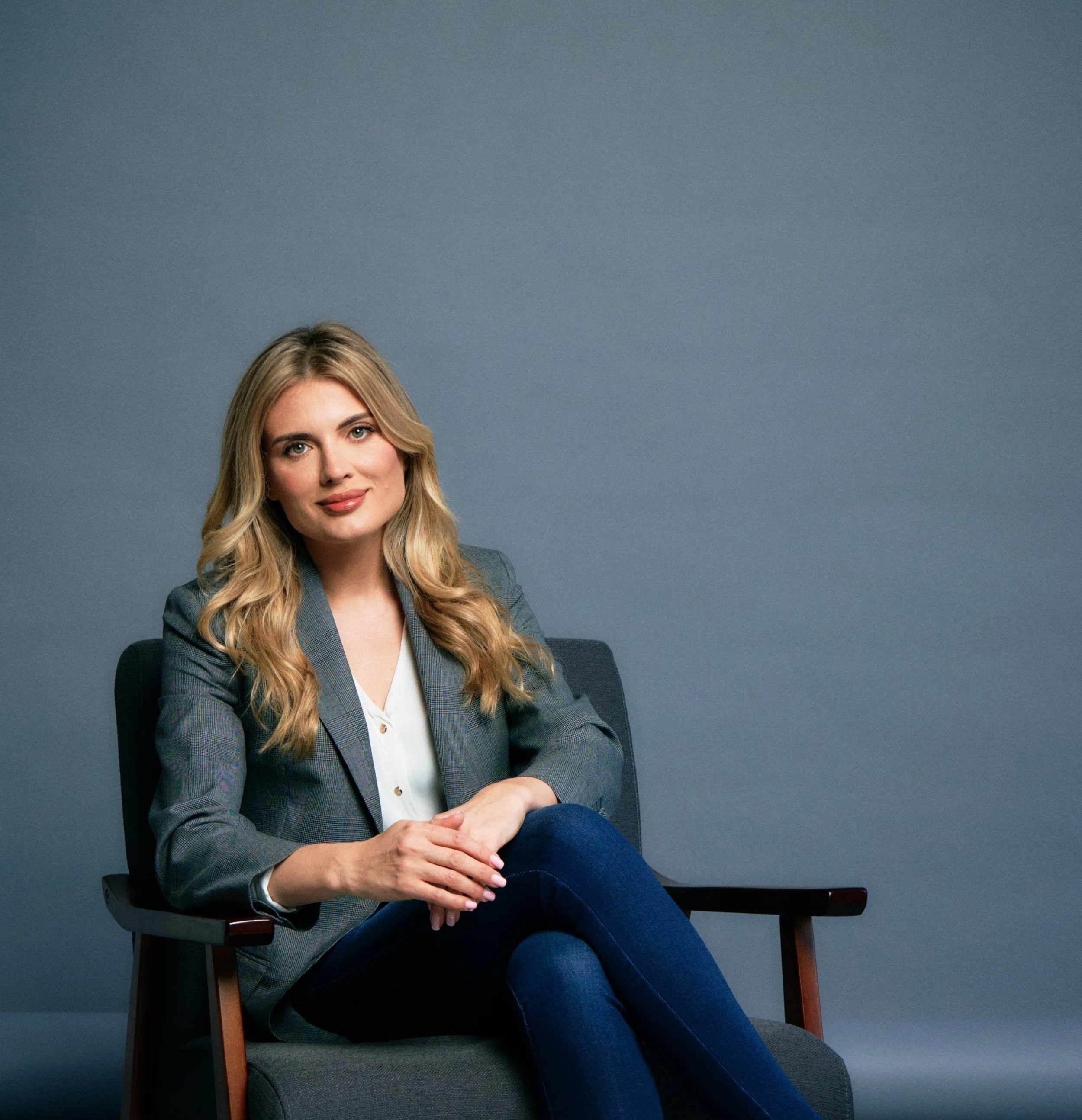 Headshot of Ania Bakunova, bilingual speech therapist and founder of Keystone SLP, specializing in speech therapy and lactation consulting in Brooklyn