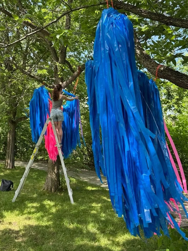Installation

Hommage au vent, 2025 

@macbrompton 

Cr&eacute;dit photo + aide de 🔥@genevieve_dupontd 

Merci!!! 🌷🌿☀️