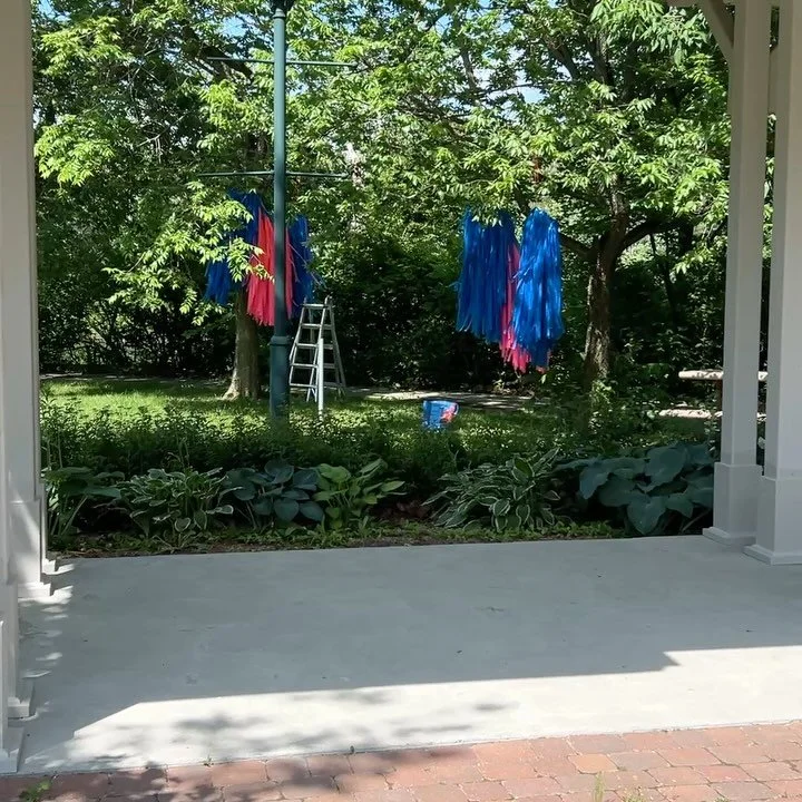 Il y a exactement 19 ans, jour pour jour, on se pr&eacute;parait &agrave; f&ecirc;ter la st-Jean &agrave; Naramata, en Colombie-Britannique. 

Une journ&eacute;e marqu&eacute;e par les retrouvailles sous les arbres de la magnifique @macbrompton , ave