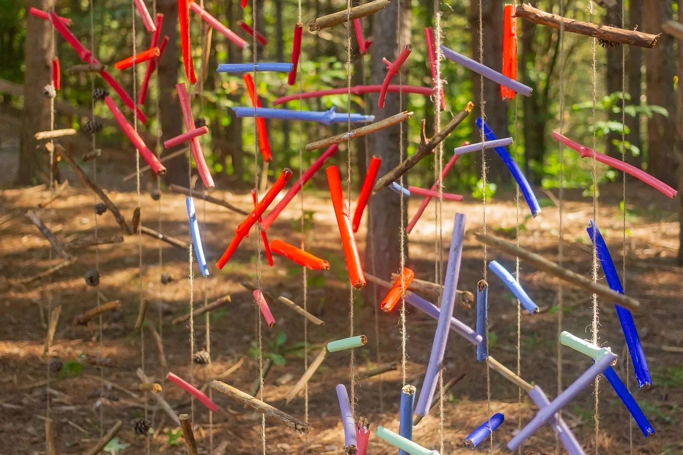 Quelques photos de septembre dernier. La photo num&eacute;ro 1 est sign&eacute;e France Paradis 🤍

Les autres sont un doux m&eacute;lange amis et de famille. Cette installation visait &agrave; repr&eacute;senter les gens qui traversent le bois&eacut