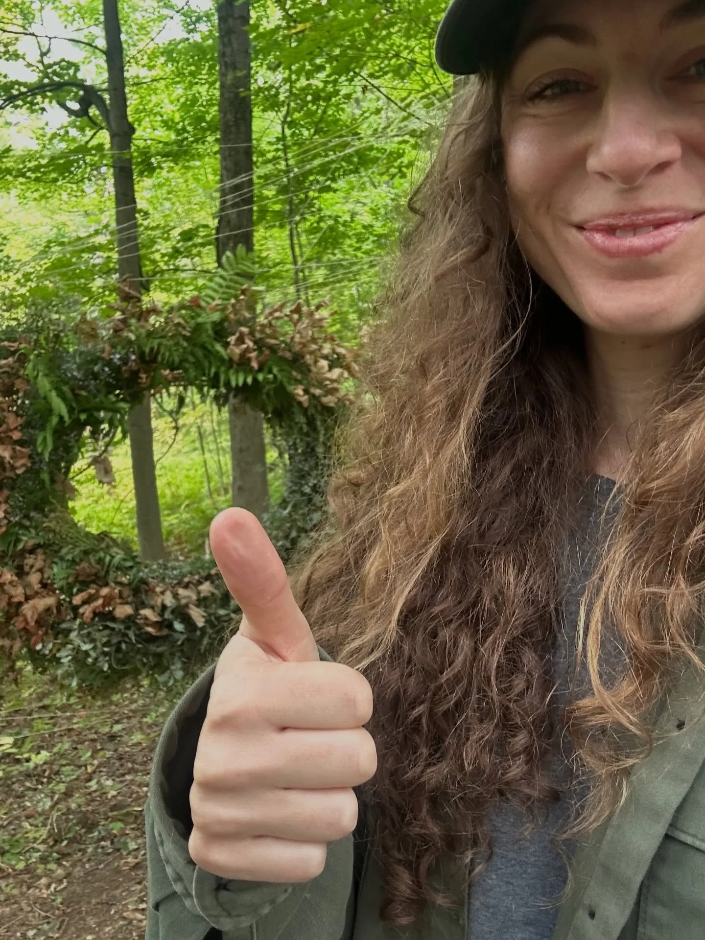 J&rsquo;ai eu la nouvelle ce matin. J'entre &agrave; la ma&icirc;trise en arts visuels, profil cr&eacute;ation. 

Je suis encore &eacute;mue. 🤍🤍🤍

Comme quoi une m&egrave;re artiste monoparentale peut.
Comme quoi une enfant qui a eu plus d&rsquo;&