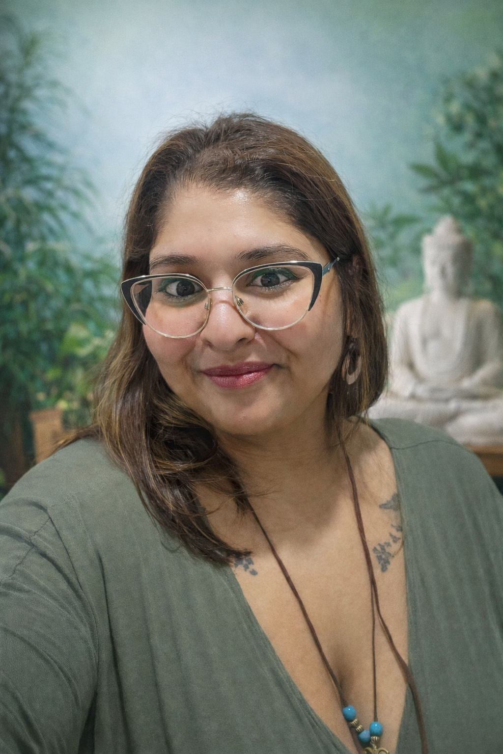 Meet Nalini, the energy behind Shunya AU.
Her work in Reiki and crystal healing is gentle, grounding, and centered on creating a calm space for rest, balance, and reconnection.
You’re welcome exactly as you are.