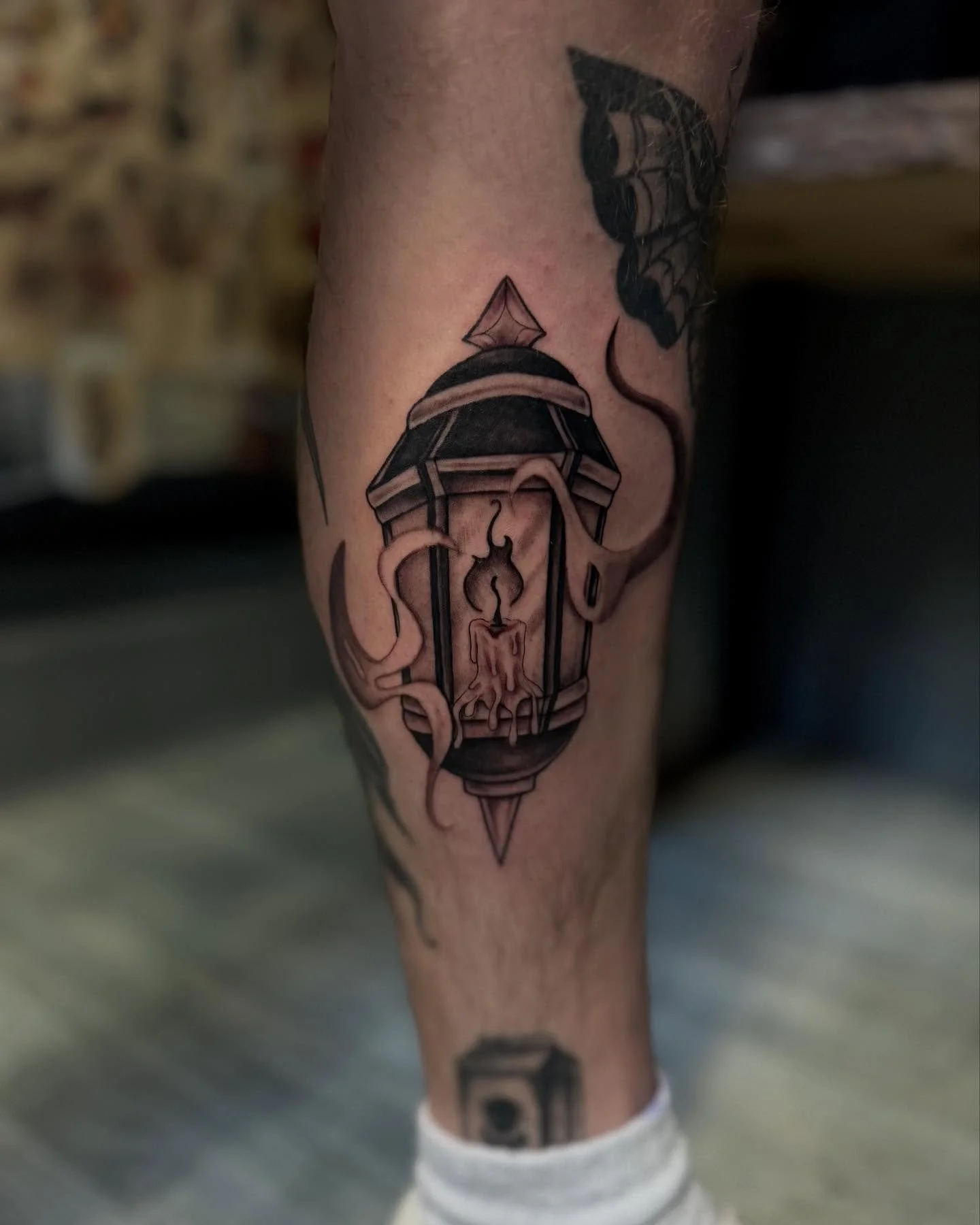 &bull;BLACK FLAME LANTERN&bull; 
-
One from the flash book 📖 
Definitely a fav from the book stoked I got to tattoo this one on my favourite person. Thank you @keelanwebber ❤️ (he my bf) 
-
#legtattoo #innercalftattoo #lantern #blackflame #lanternta