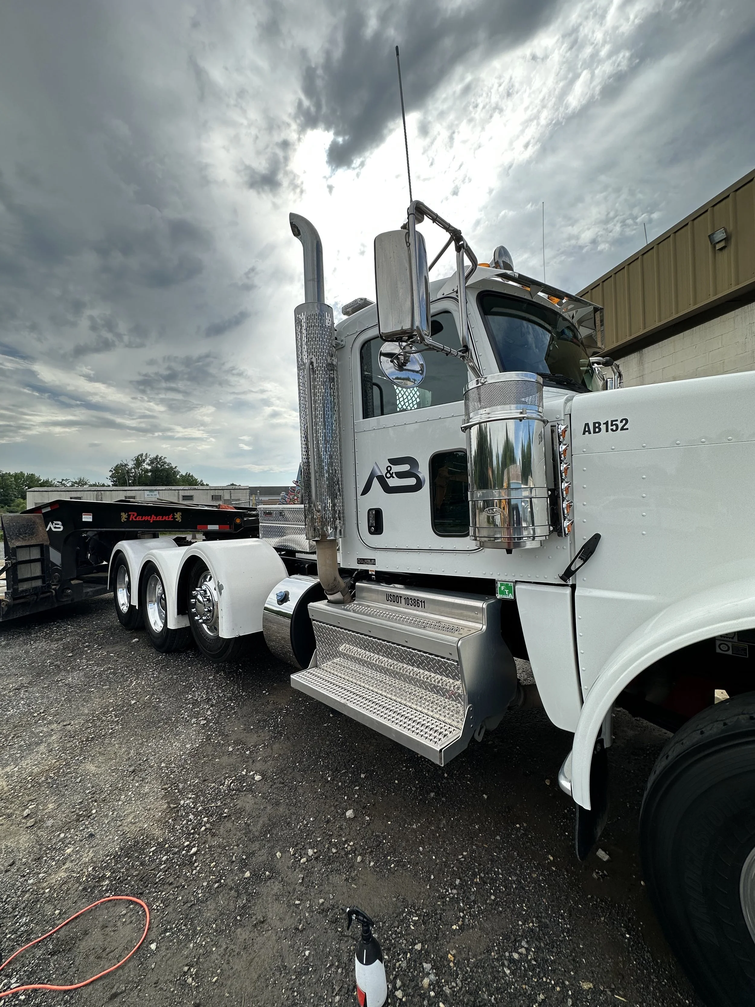 This Peterbilt Truck received a basic exterior and interior detail.