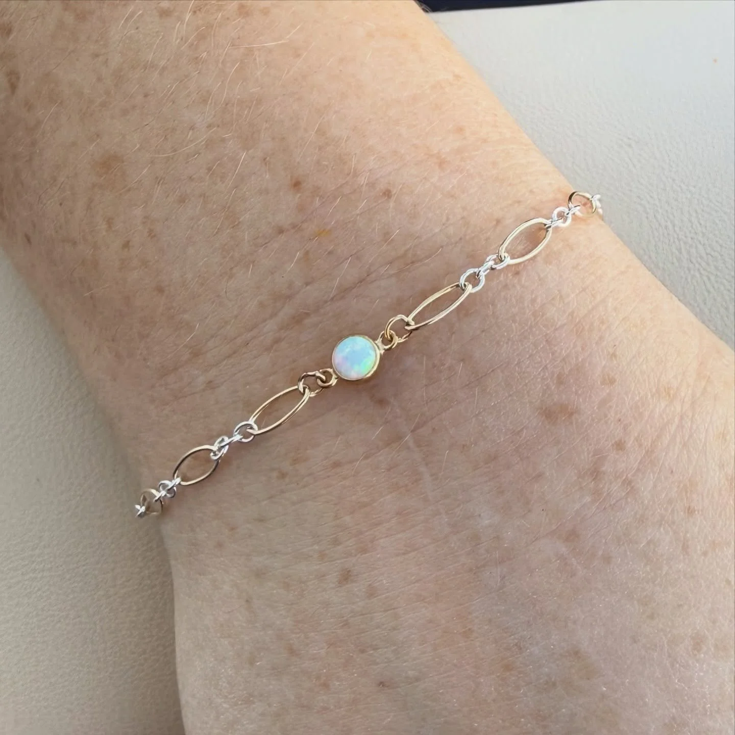 This is your sign to get a birthstone bracelet! 💫