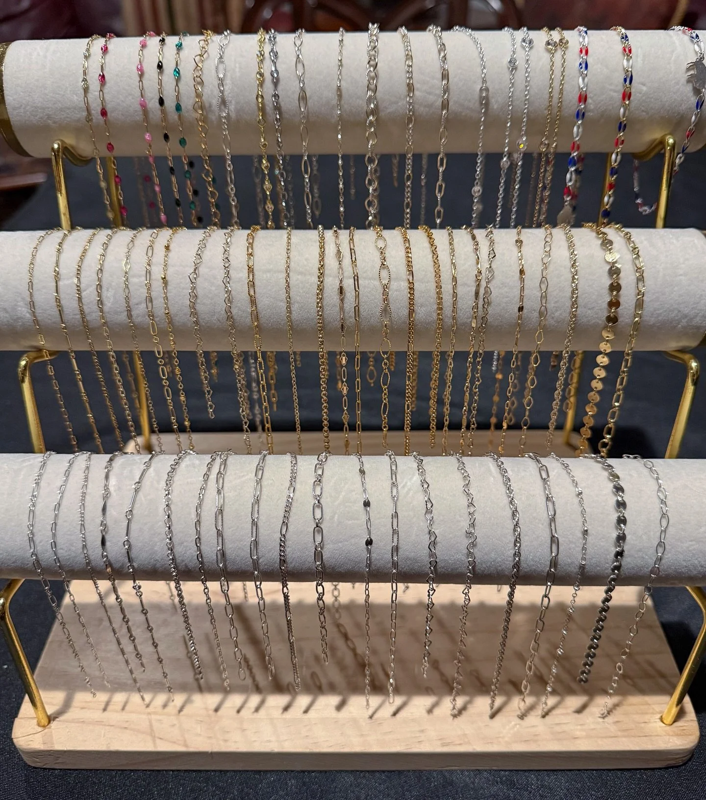 Here&rsquo;s a look at our current selection of chains 👀 we can weld you a permanent bracelet, necklace, anklet, or ring 💫