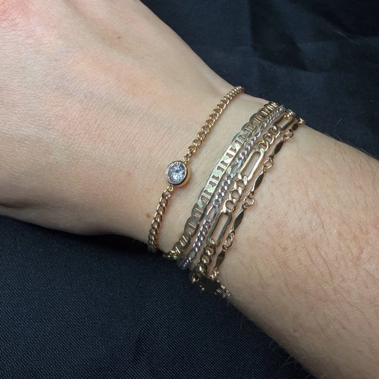 Come out to the Rusty Buffalo this Saturday and support small businesses at their Sip &amp; Shop event! It&rsquo;s the perfect time to treat yourself and get some permanent jewelry 🎁

P.S. we&rsquo;ll also have holiday gift cards available!