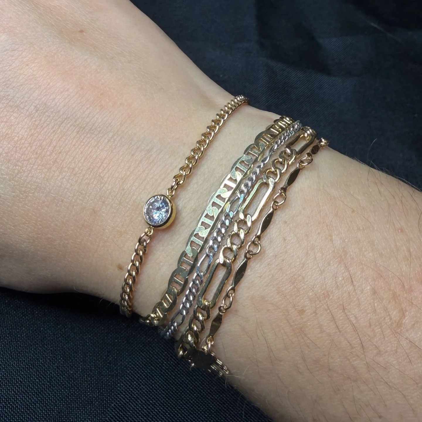 This is your sign to book a permanent jewelry appointment! 💫