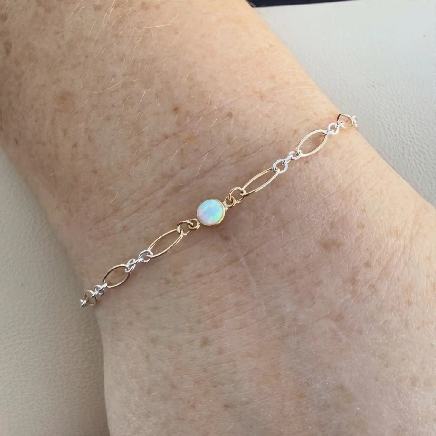 Personalize your permanent jewelry with your birthstone! 💎