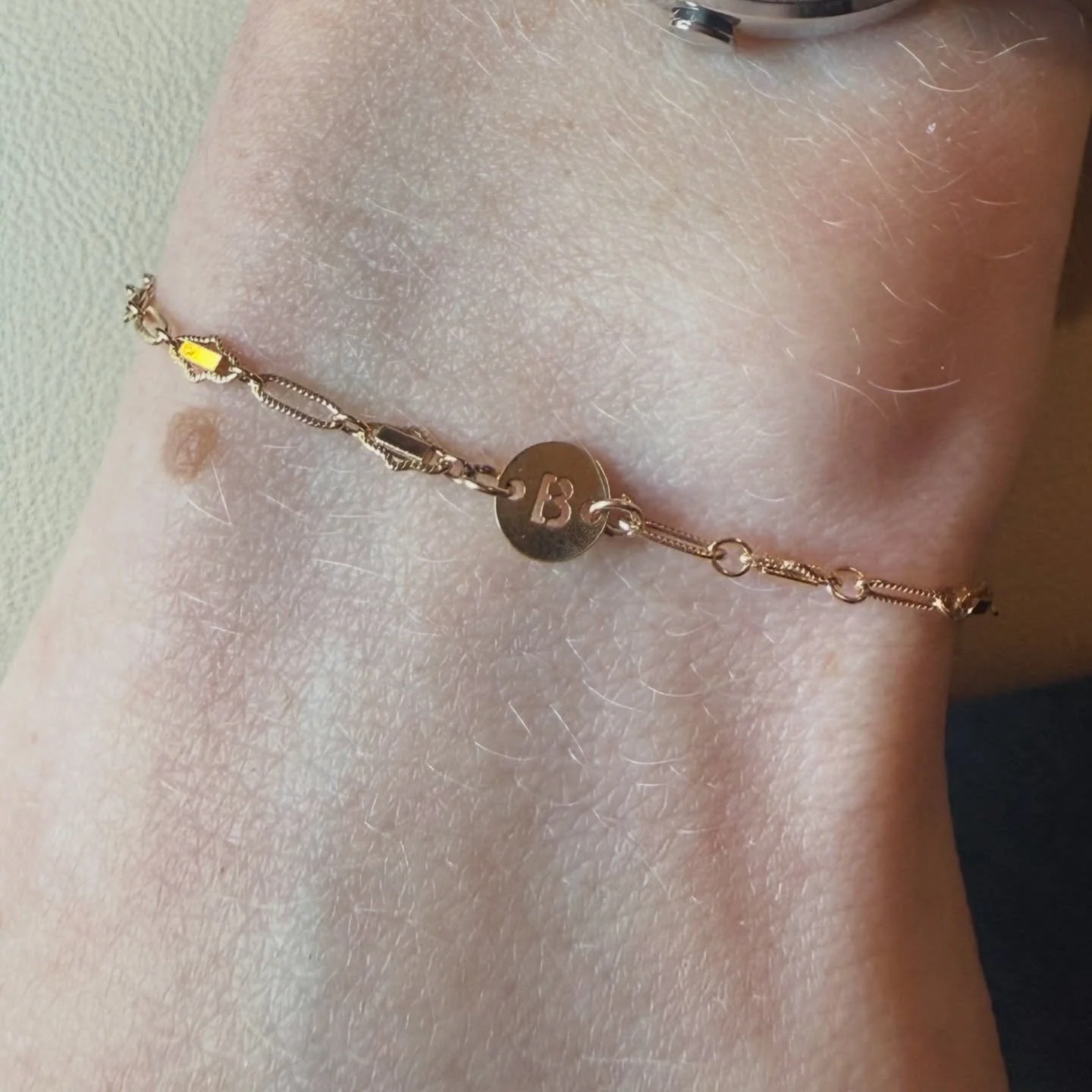 You can customize your permanent jewelry with your initials, zodiac sign, angel numbers, and so much more! 💫