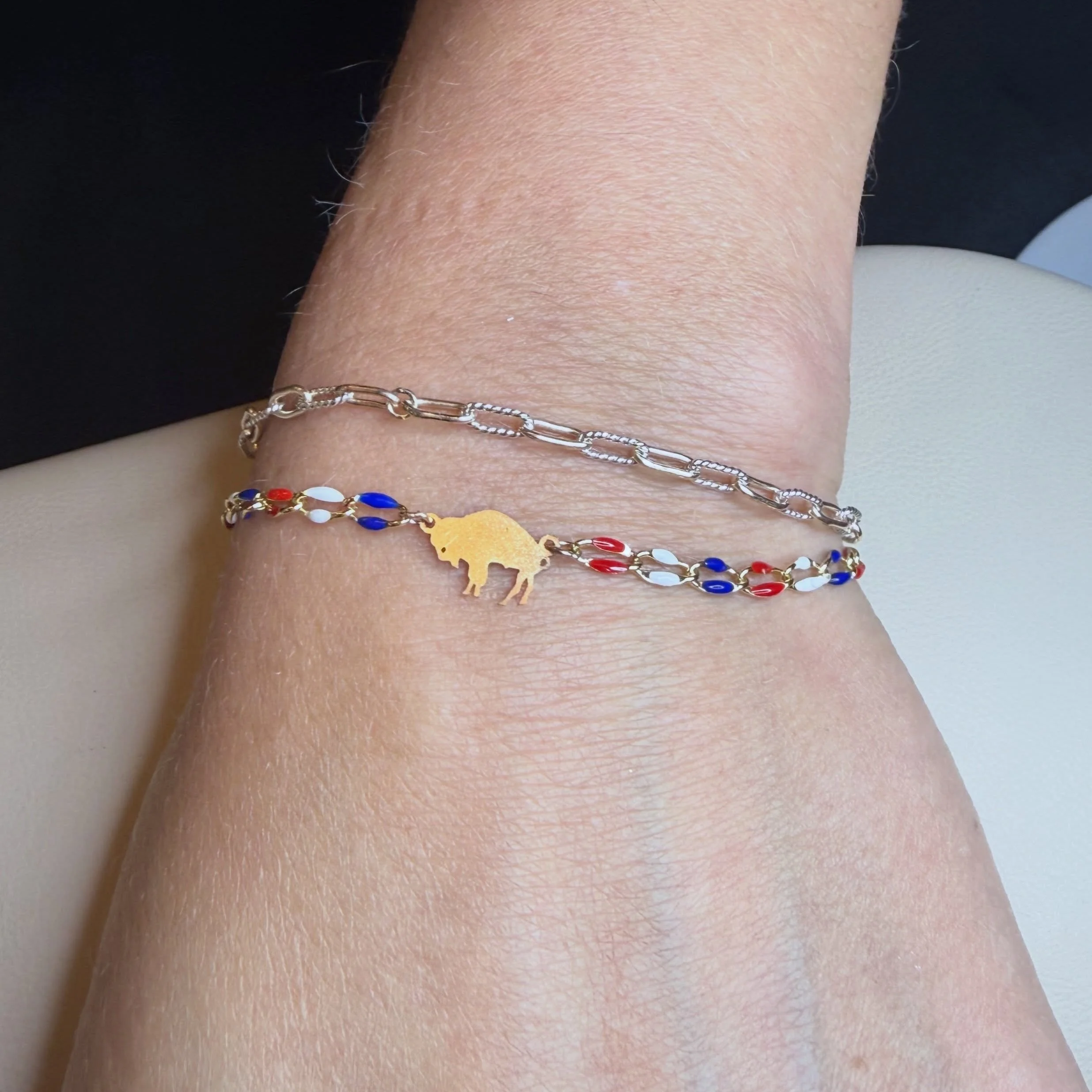 Graduation season is here and permanent jewelry makes a wonderful gift! 🎁🎓

Book your appointment to treat the grad in your life ✨