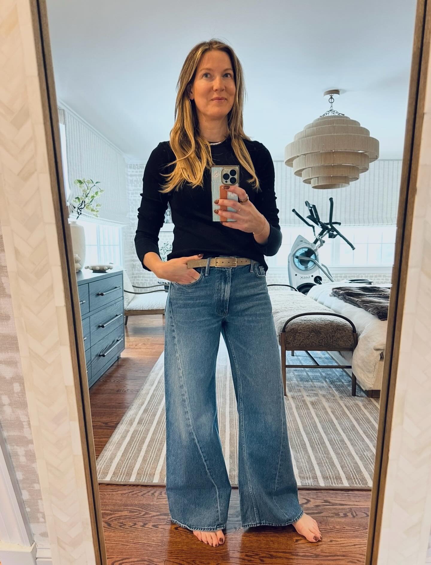 Our longtime client Mandy has the best denim selection we&rsquo;ve ever seen 🍋

Anytime we get something trendy or novelty in, she&rsquo;s always first on the list.

This Lemon Twist jean from MOTHER was an instant yes &mdash; fun, fresh, and so her