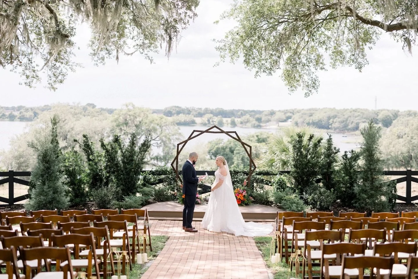 This view, these vows, this moment 🤍

#lakeviewgardens #floridaweddingphotographer #createdbypatty #centralfloridawedding #floridaweddingvenue #orlandoweddingphotographer #floridabride #weddinginspo #weddingphotography #centralfloridaphotographer
