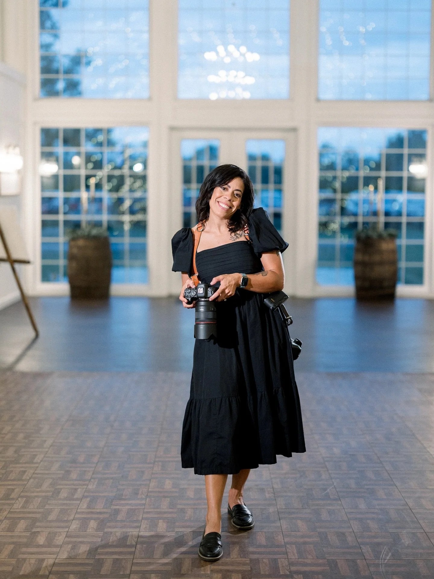 It&rsquo;s only November 4th and this month has already been amazing! ✨ Kicked things off with a beautiful wedding on Sunday, and this week I&rsquo;ve got two more weddings, an engagement session, and a super sweet sunrise session. 

Busy season is i