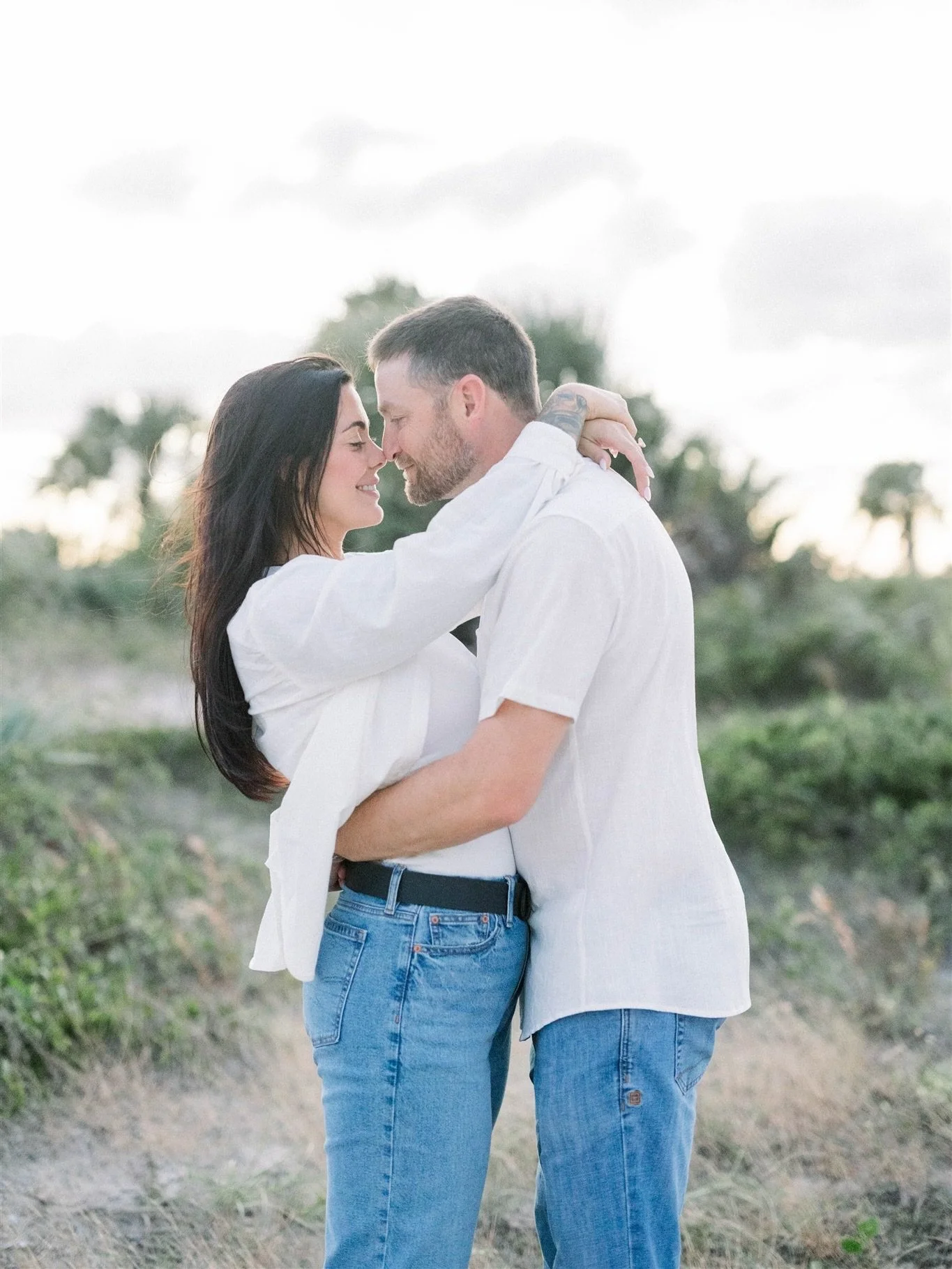 The sun&rsquo;s out, the smiles are big, and Brooke &amp; John are getting married! 🤍