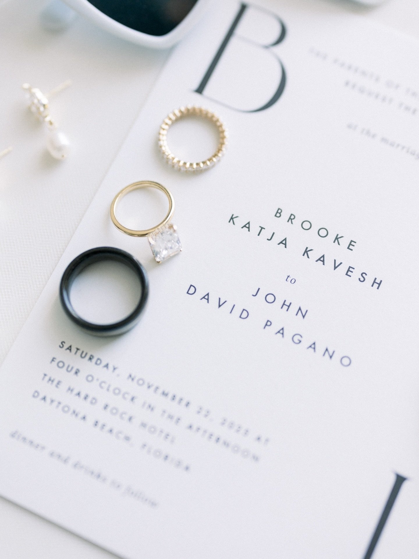 Classic &amp; Timeless

Venue - @hrhdaytonabeach 
Florals -@bestwishes_floral
Dress - @bridalgalleryoforlando
Catering - @hrhdaytonabeach 
Musicians - @anthologyentertainment 
Hair &amp; Makeup - @kristysartistrydesignteam 
Cake - @publix 
 

#Centra