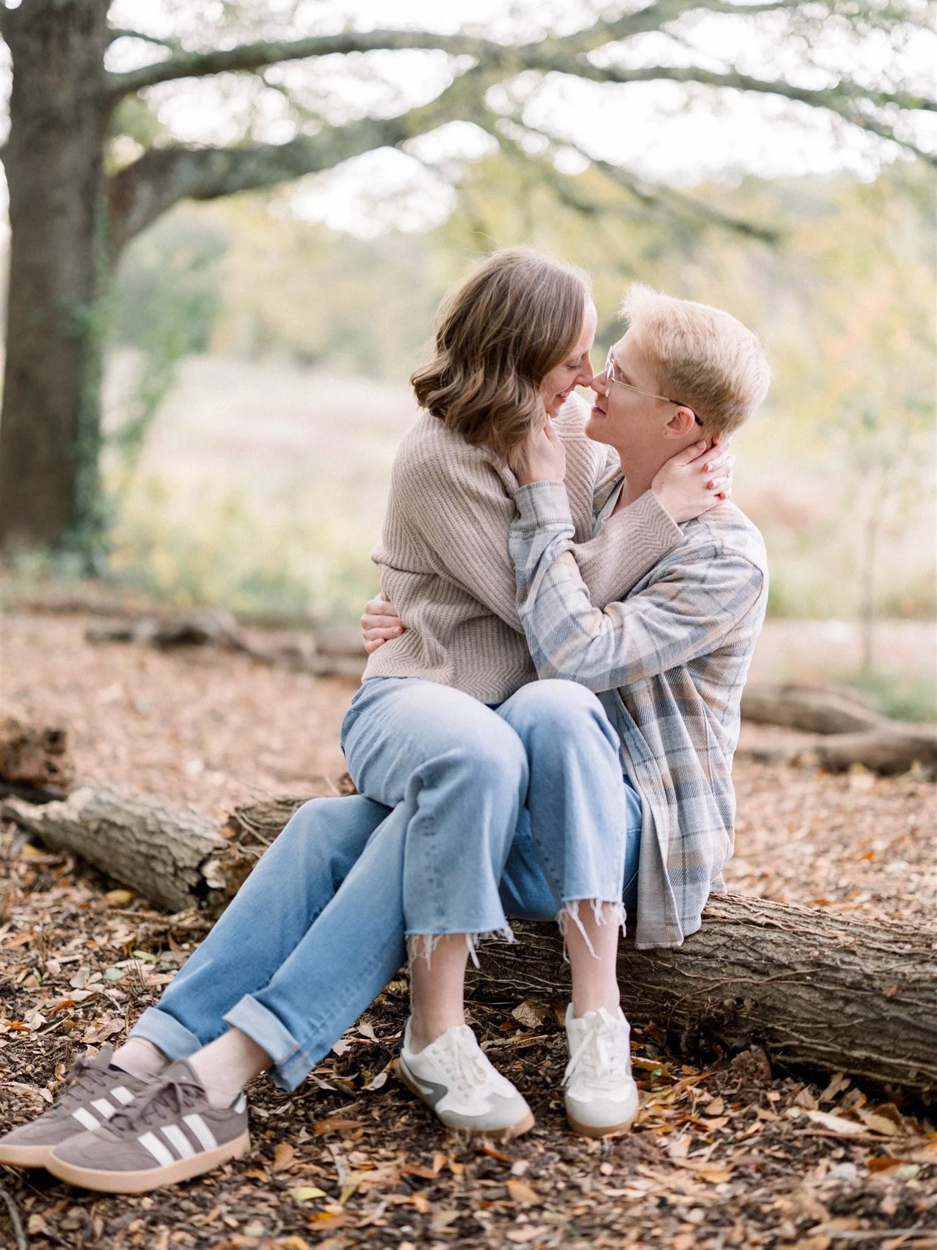 Engagement season, but make it cozy, playful, and full of love. 🤍

#centralfloridaengagement
#orlandoengagementphotographer
#floridaweddingphotographer
#engagementseason
#newlyengaged2026
#orlandobrides
#centralfloridabride
#engagementphotoshoot
#fl
