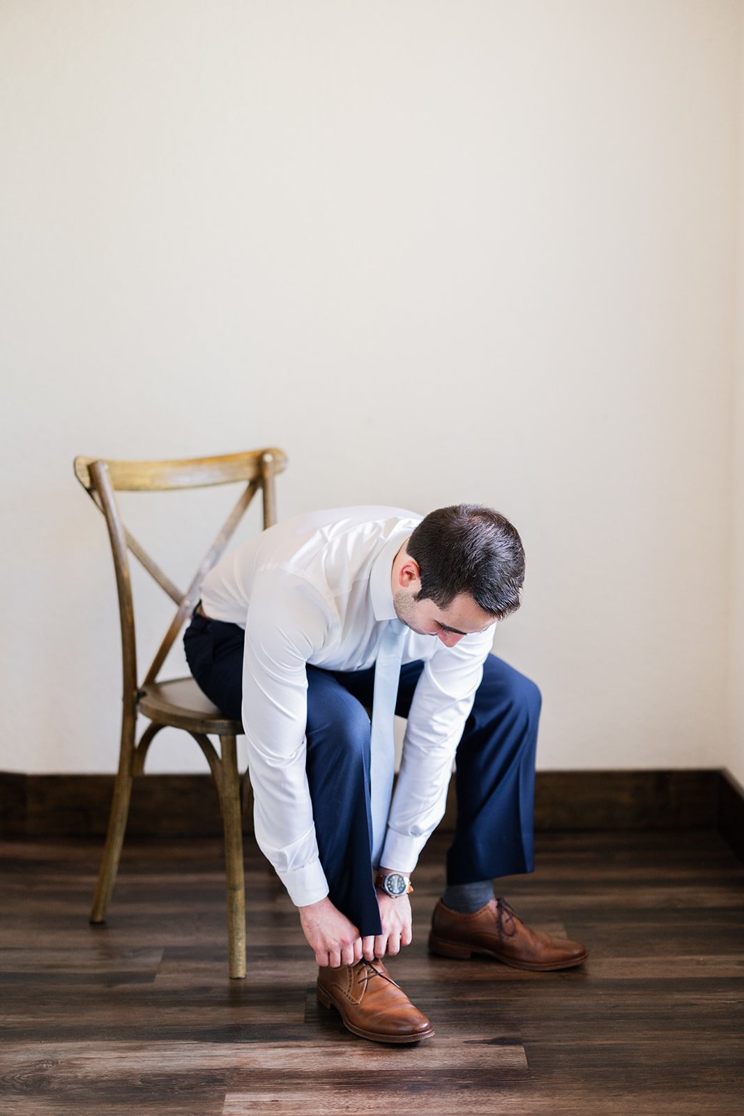 Kristine&Alex-GroomGettingReady22558-230217-26.jpg