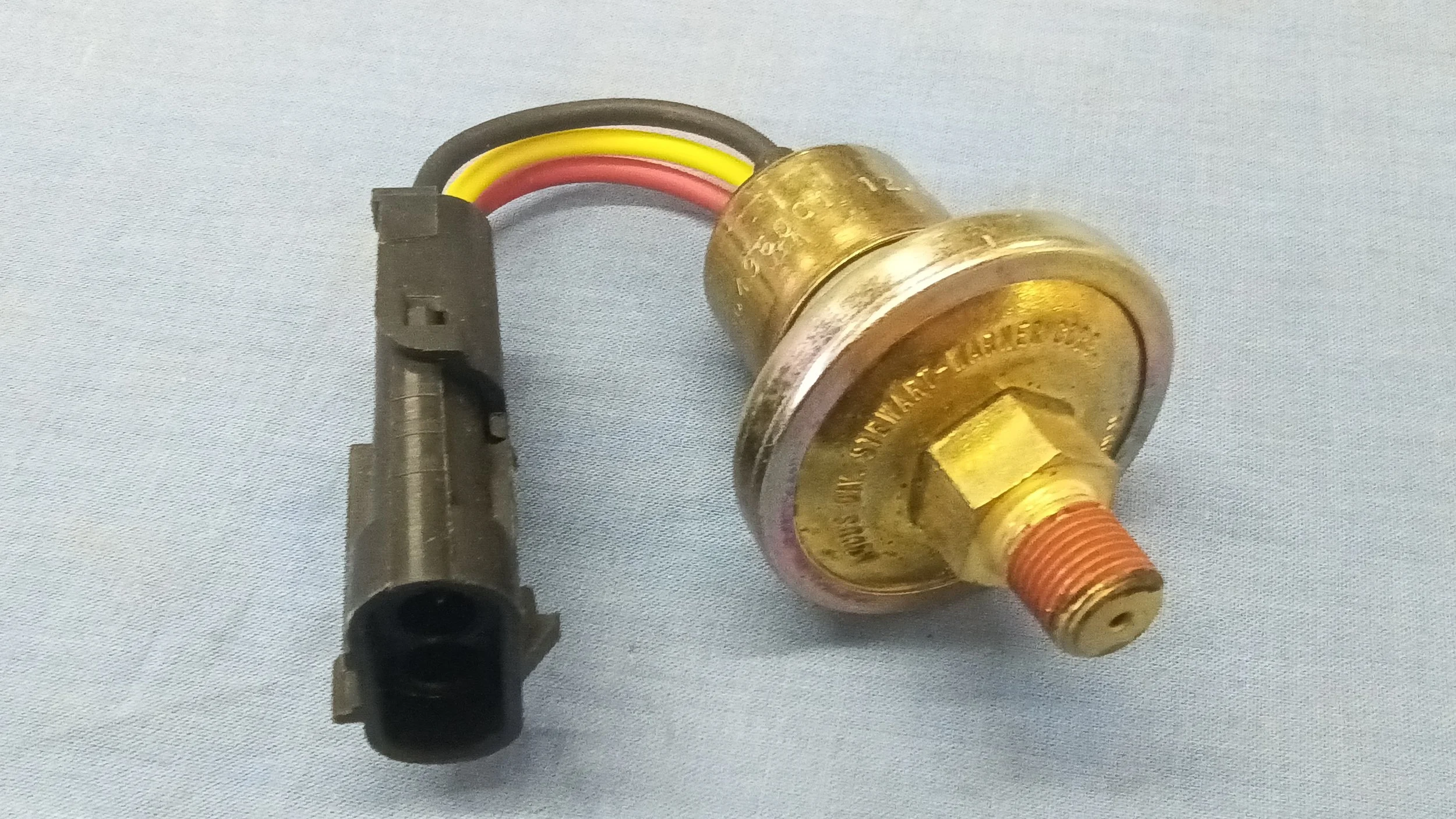 1964960C1 OIL PRESSURE SWITCH