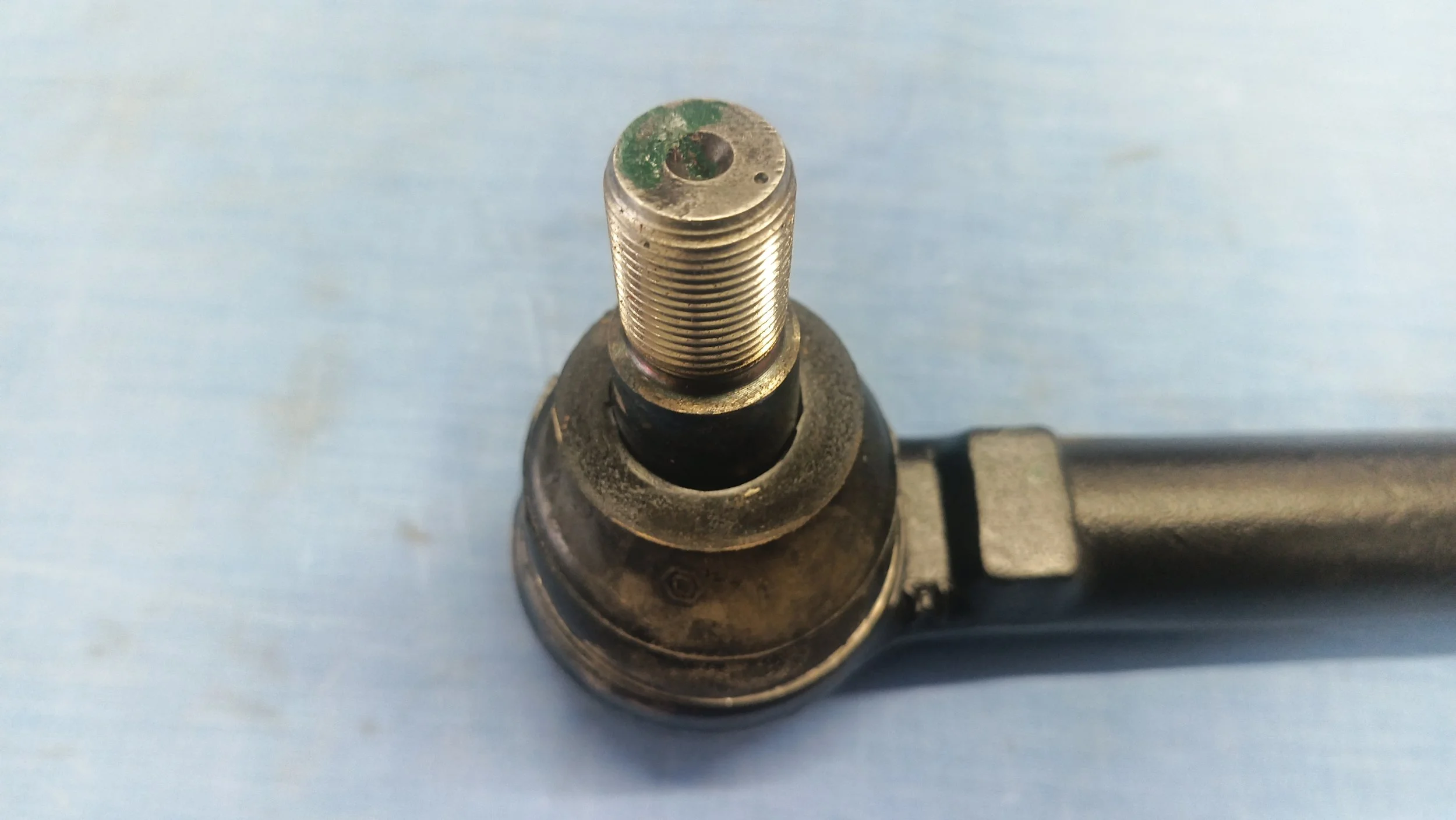 126144A1 BALL JOINT