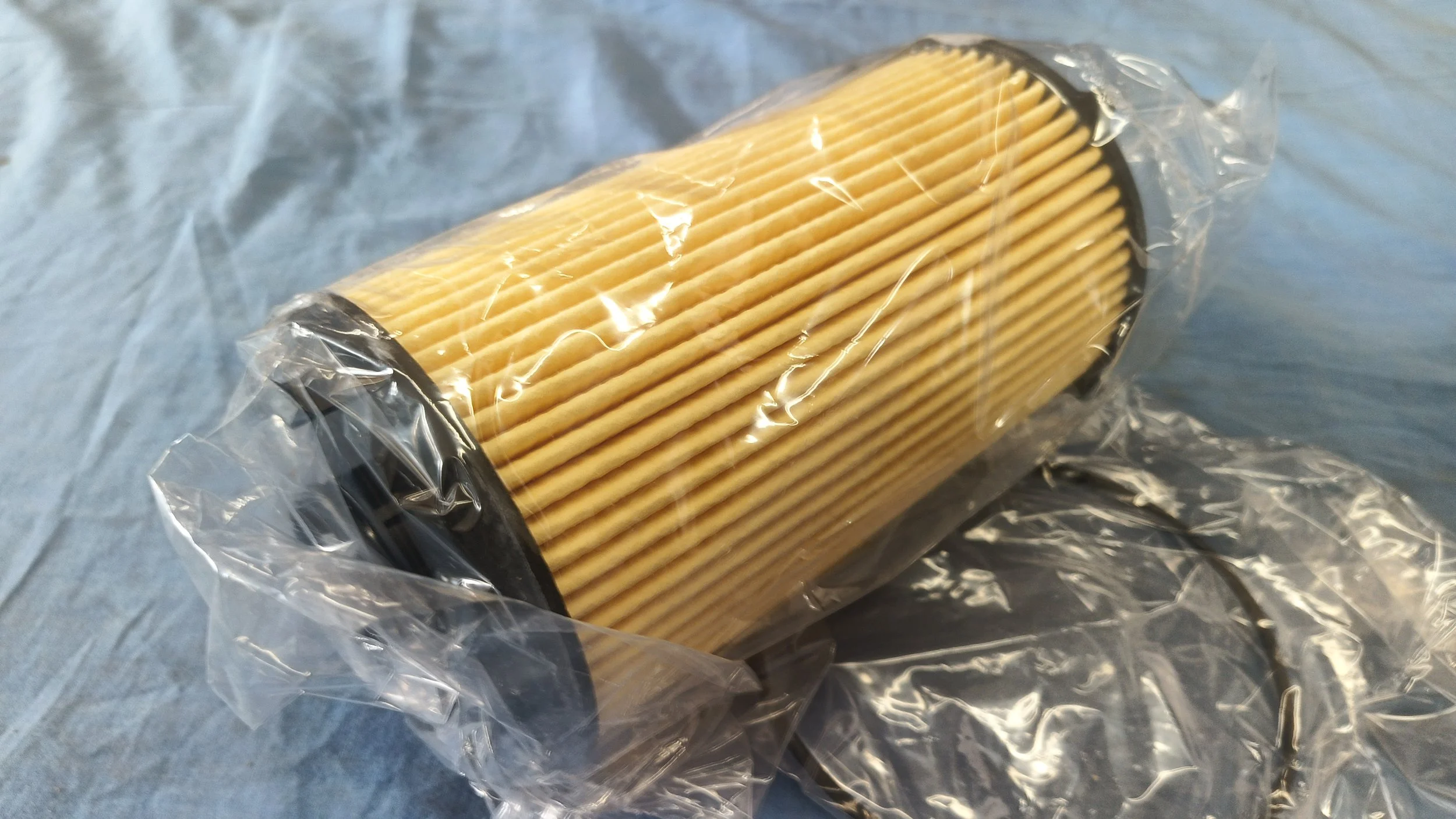 84565867 OIL FILTER