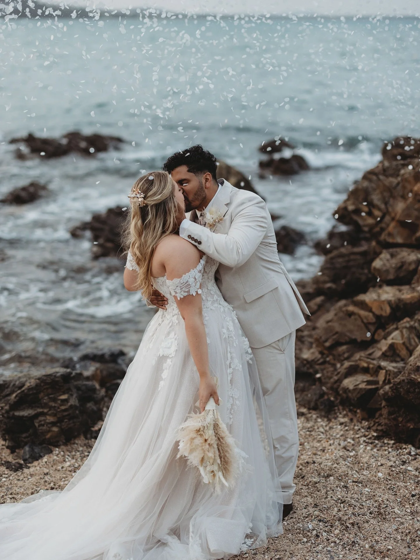 Still absolutely obsessed with this wedding and every detail of Tahlia &amp; Carlos&rsquo;s day 🤍

The coastal vibe is a tricky one - balancing that effortless seaside feel with a touch of old-money elegance (because, let&rsquo;s be honest, hot pink