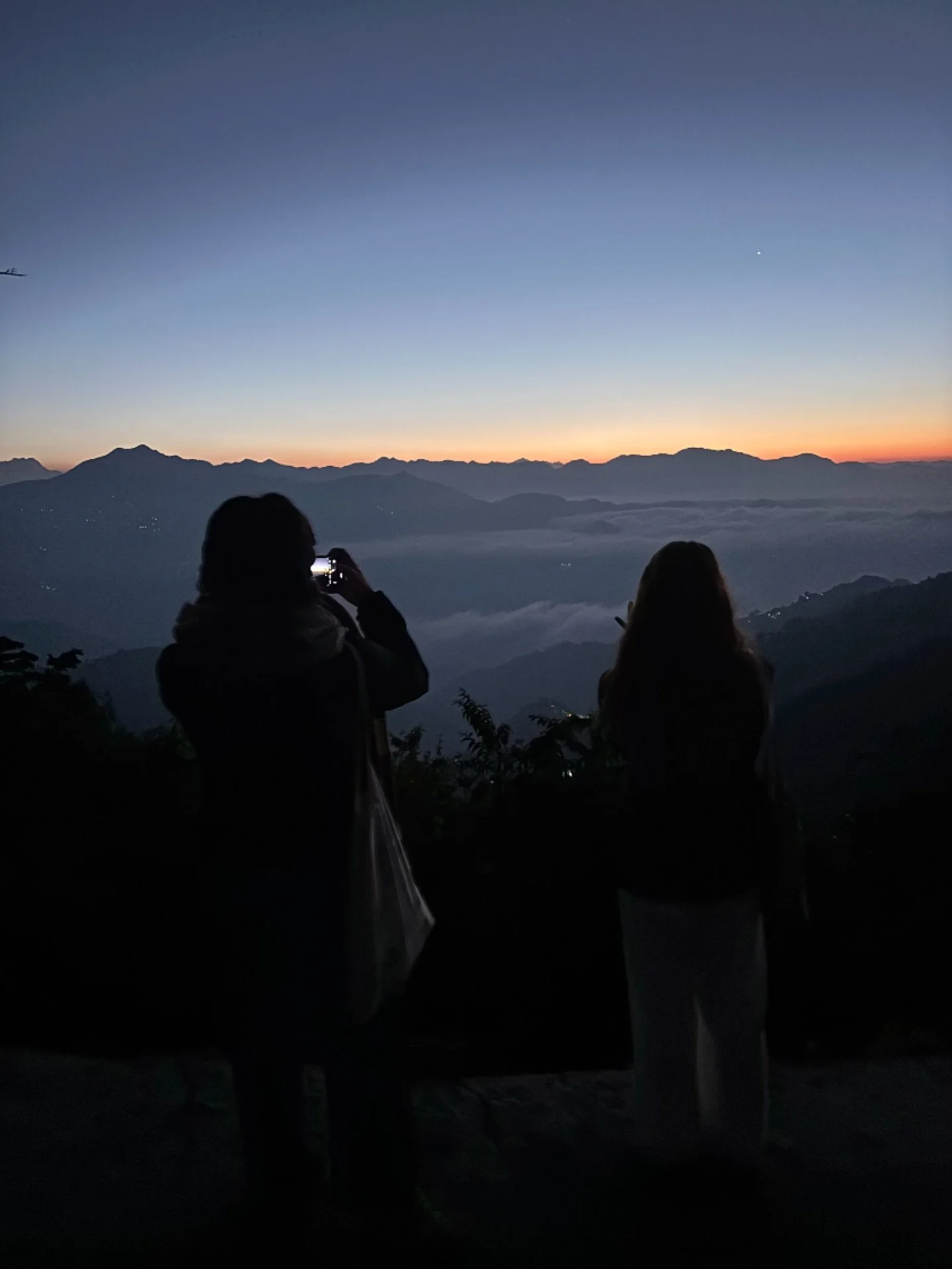 Sunrise over the Himalayas 🌄
A moment of silence, awe, and gratitude as our students welcome the first light at Kunjapuri Temple &mdash; one of the most sacred spots around Rishikesh.

#MoolaYogaRishikesh #YogaTeacherTrainingIndia #KunjapuriSunrise 