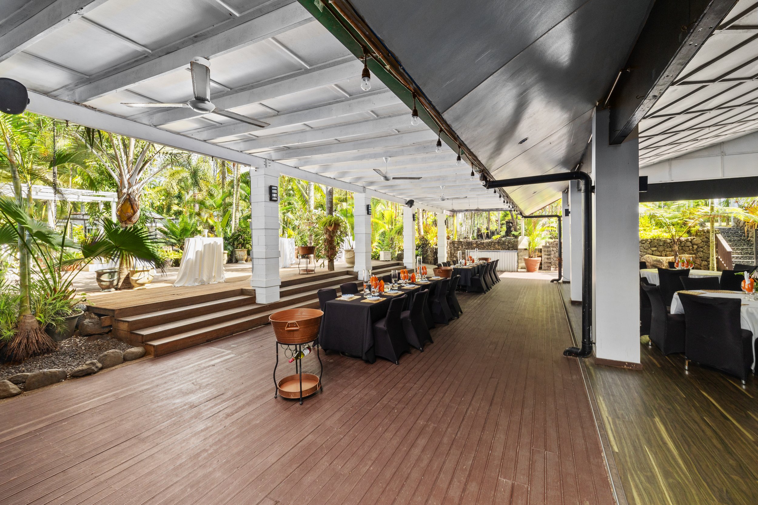 Dining area Orator Hotel Samoa. 
