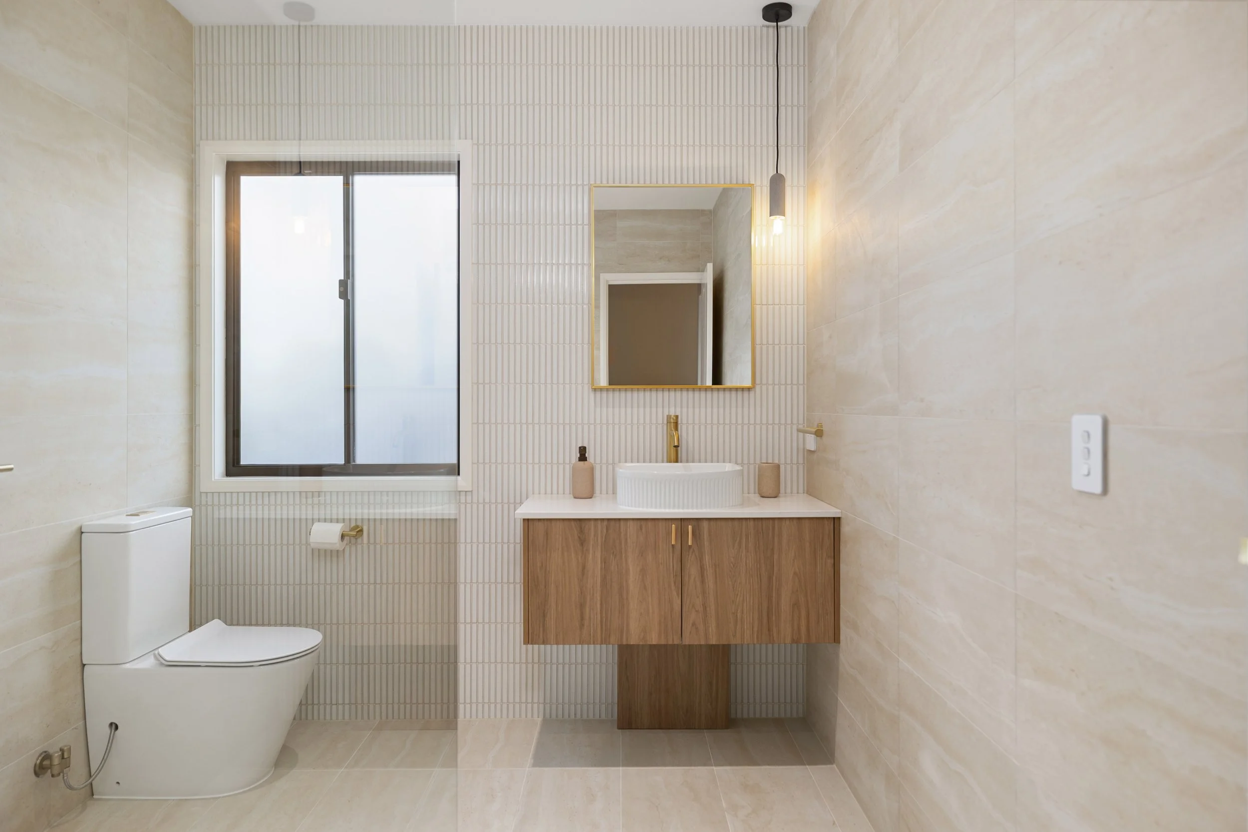 Luxury bathroom with warm,soft tones and modern fixture and fitting in Brisbane City. 