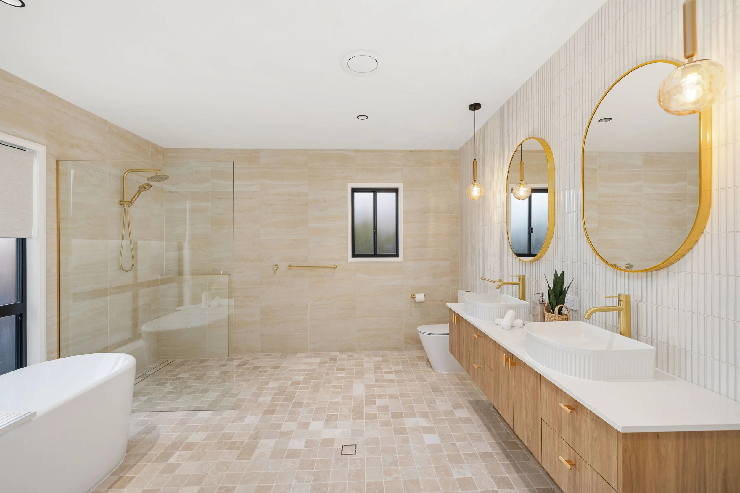Large bathroom with luxury fitting, stand alone bathtub and large shower in Brisbane City.