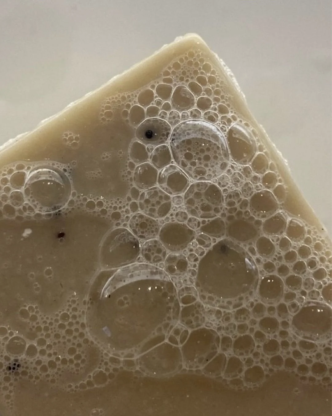 Fior De Levante | Brand Design

Close-ups from the brand suite for Fior De Levante &mdash; each bar poured by hand, wrapped in texture, rooted in Ionian mornings.