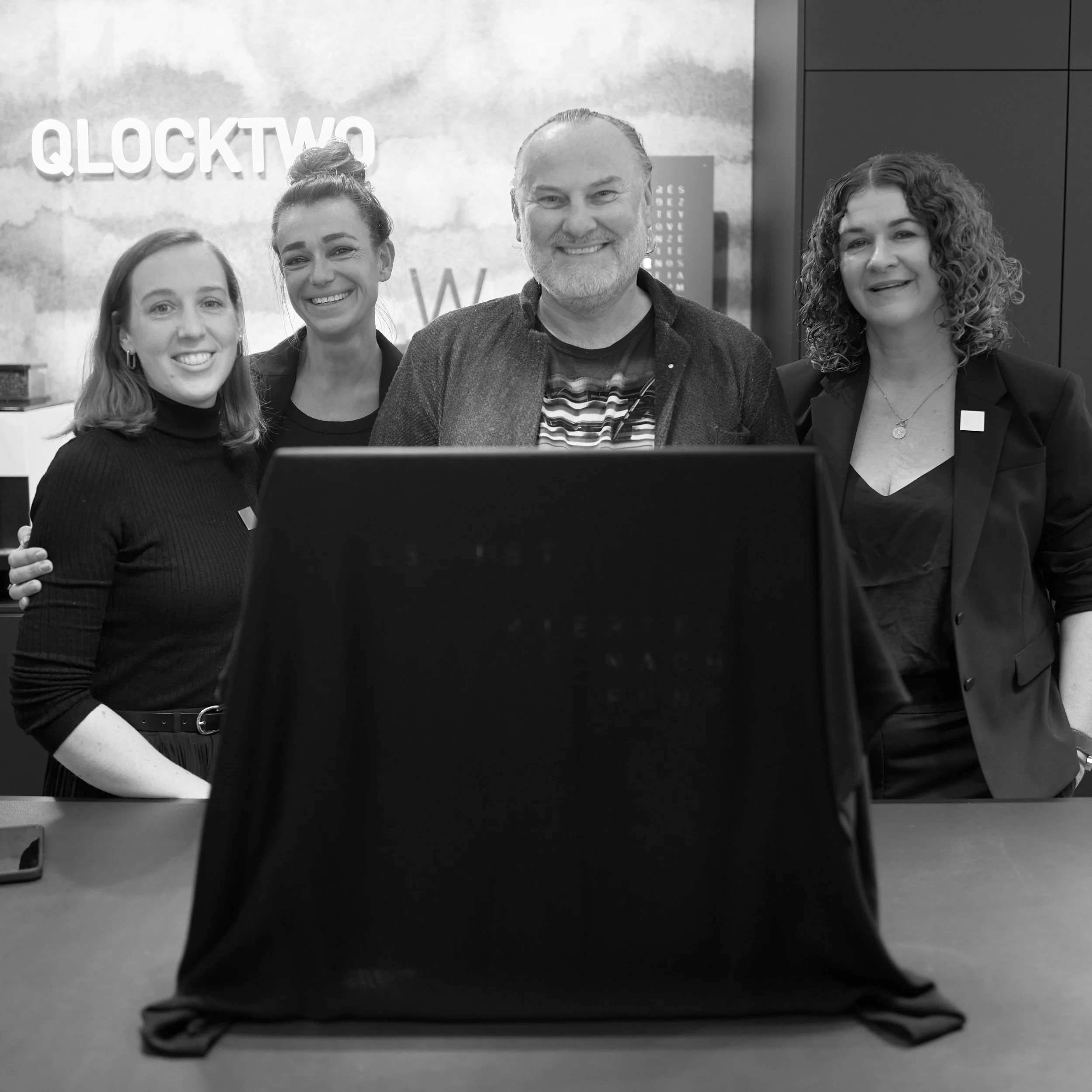 L1013382 qlocktwo store stuttgart X KIWANIS by Markus Schwarz Photos MSP.jpg