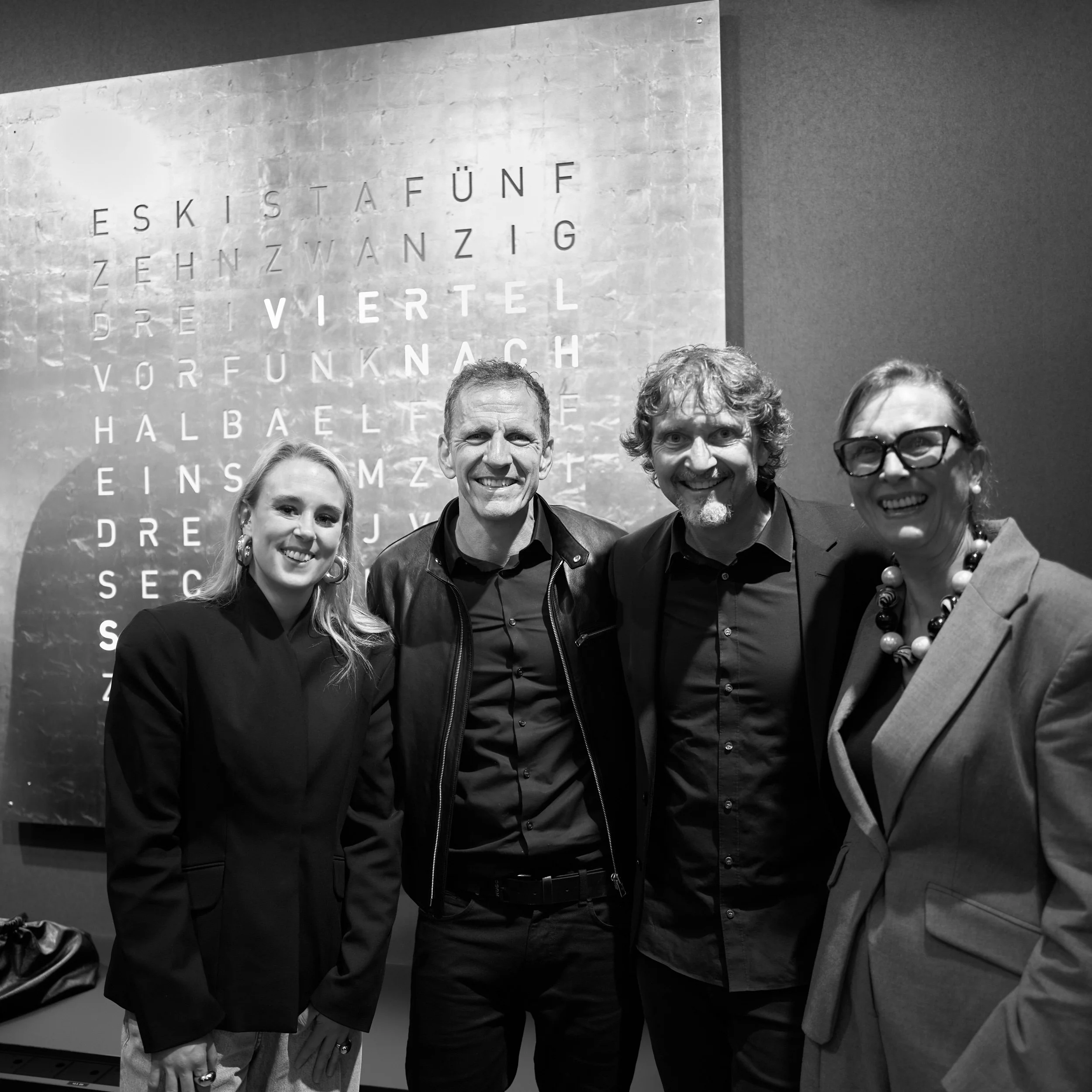 L1013802 qlocktwo store stuttgart X KIWANIS by Markus Schwarz Photos MSP.jpg