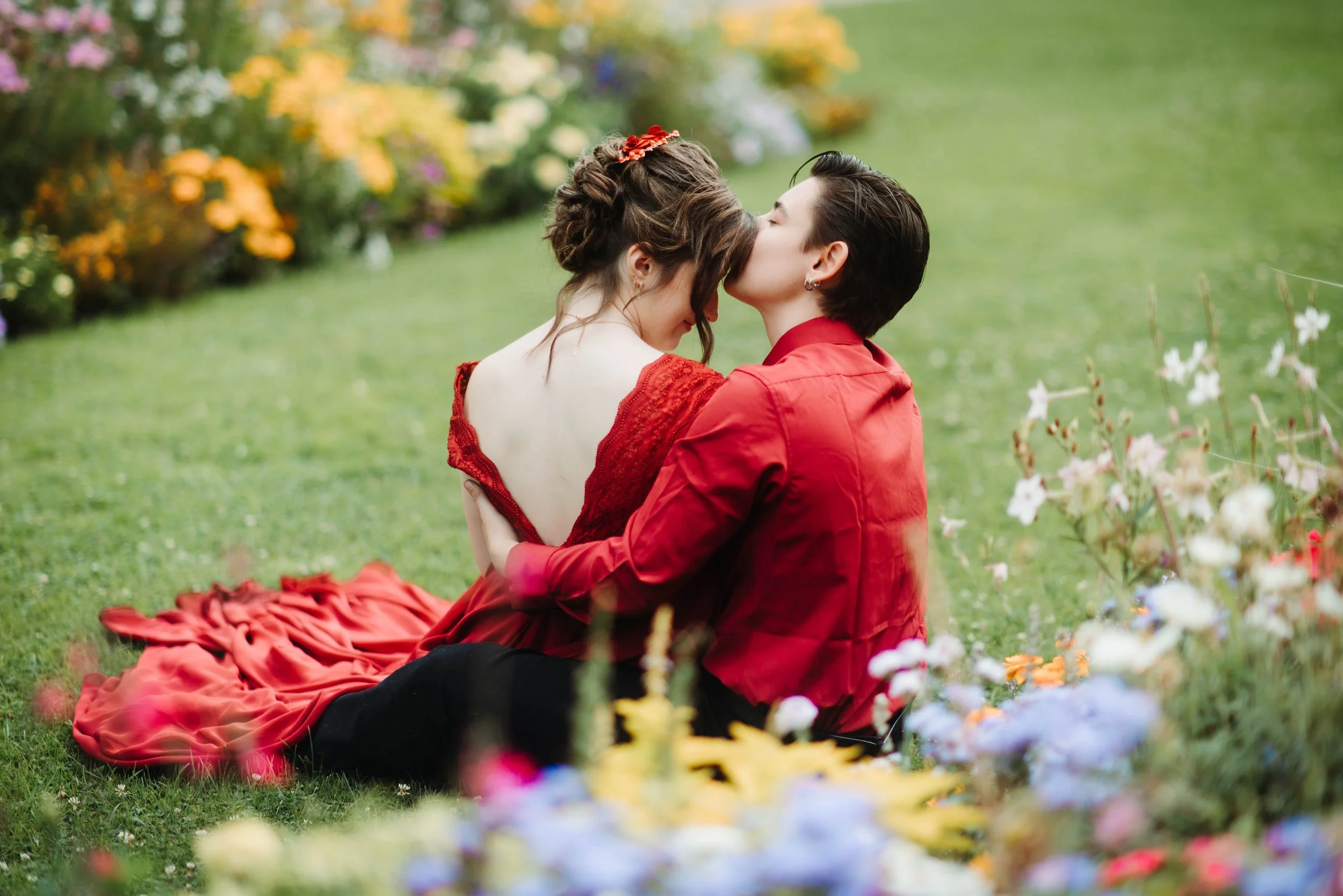 Shooting mariage extérieur Sanae. Couple homosexuel. Couple femmes
