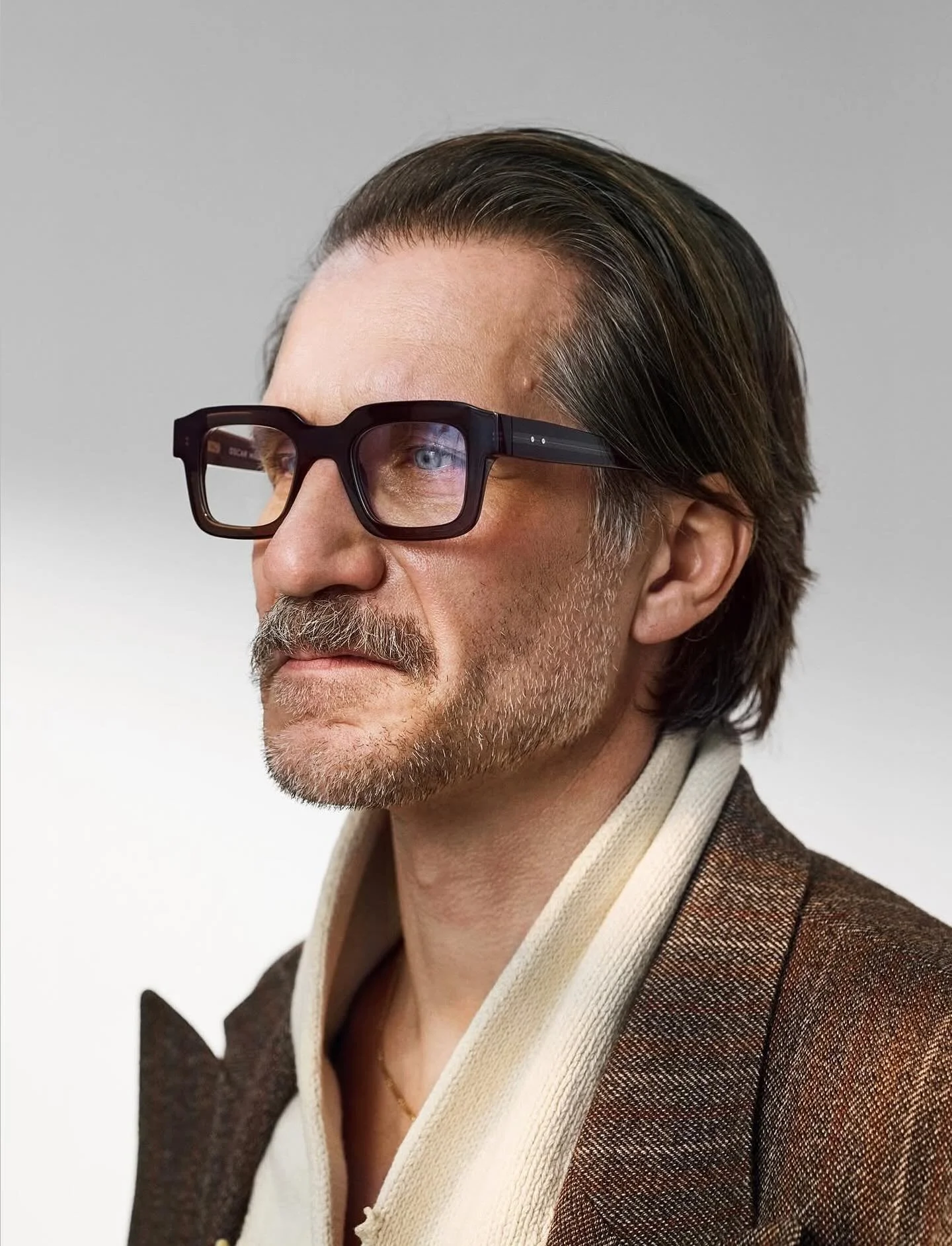 Entdecke unsere feine Auswahl an brillanten Brillen, die ein echtes Statement setzen! 🕶️ Jede Brillenfassung erz&auml;hlt eine Geschichte von Stil und Selbstbewusstsein. Finde deine perfekte Erg&auml;nzung und lass deinen Look strahlen. @oscarmagnus