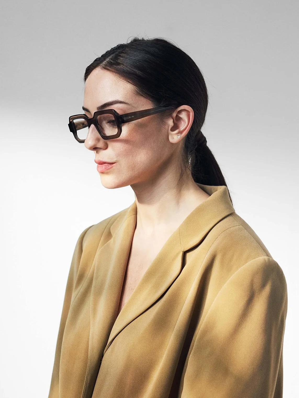 Zeitloses Design trifft auf warme Herbstt&ouml;ne - @oscarmagnusonspectacles in seiner sch&ouml;nsten Form. 🍂 

#oscarmagnuson #brillenatelier #stade #madeinitaly #handcrafted